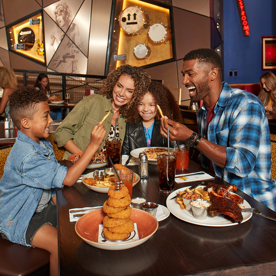 Até ao fim do mês, as crianças comem à pala no Hard Rock Cafe Lisboa. Saiba como aproveitar a promoção