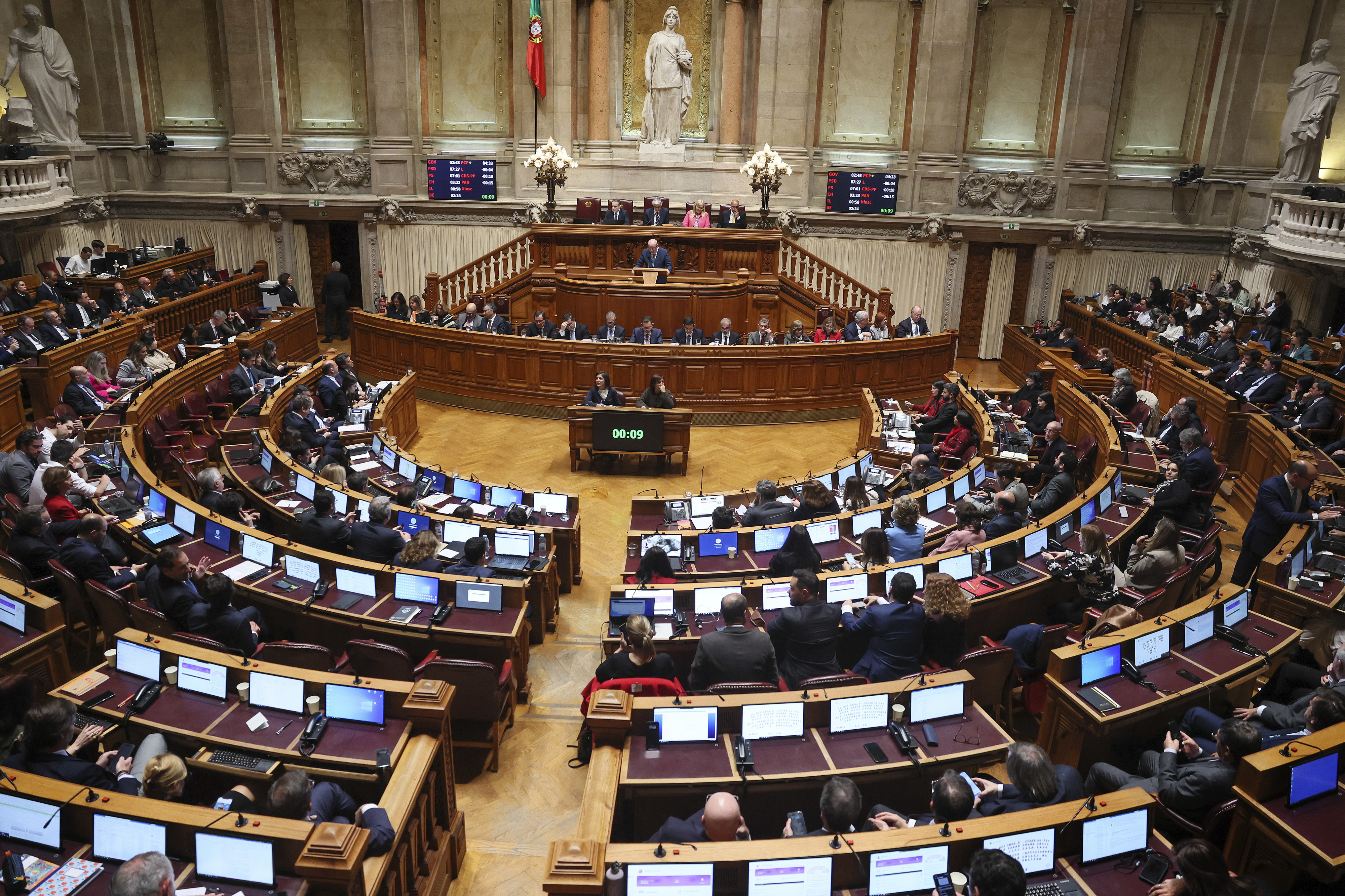 Eleições a 18 de maio. Pedro Nuno Santos afirma que a escolha é entre "PS e PSD". Todas as reações aqui