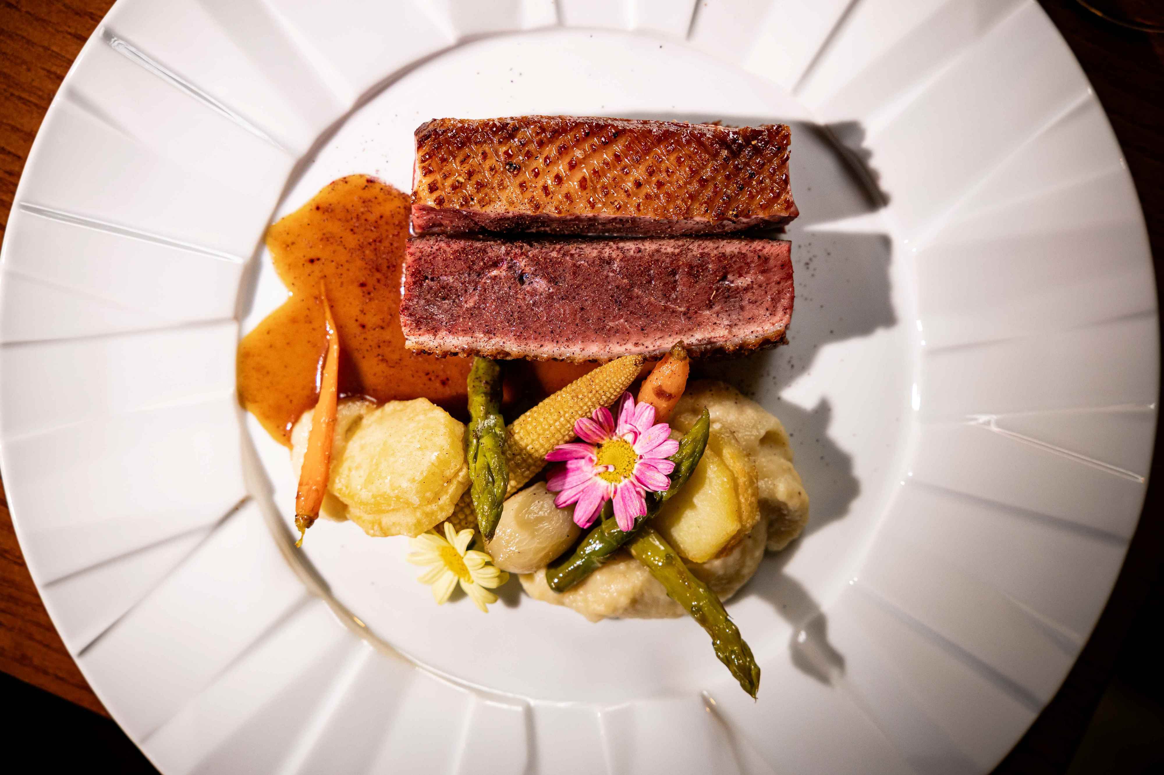 A nova carta de “um dos melhores restaurantes do mundo de fine dining” tem iguarias açorianas desde 10€