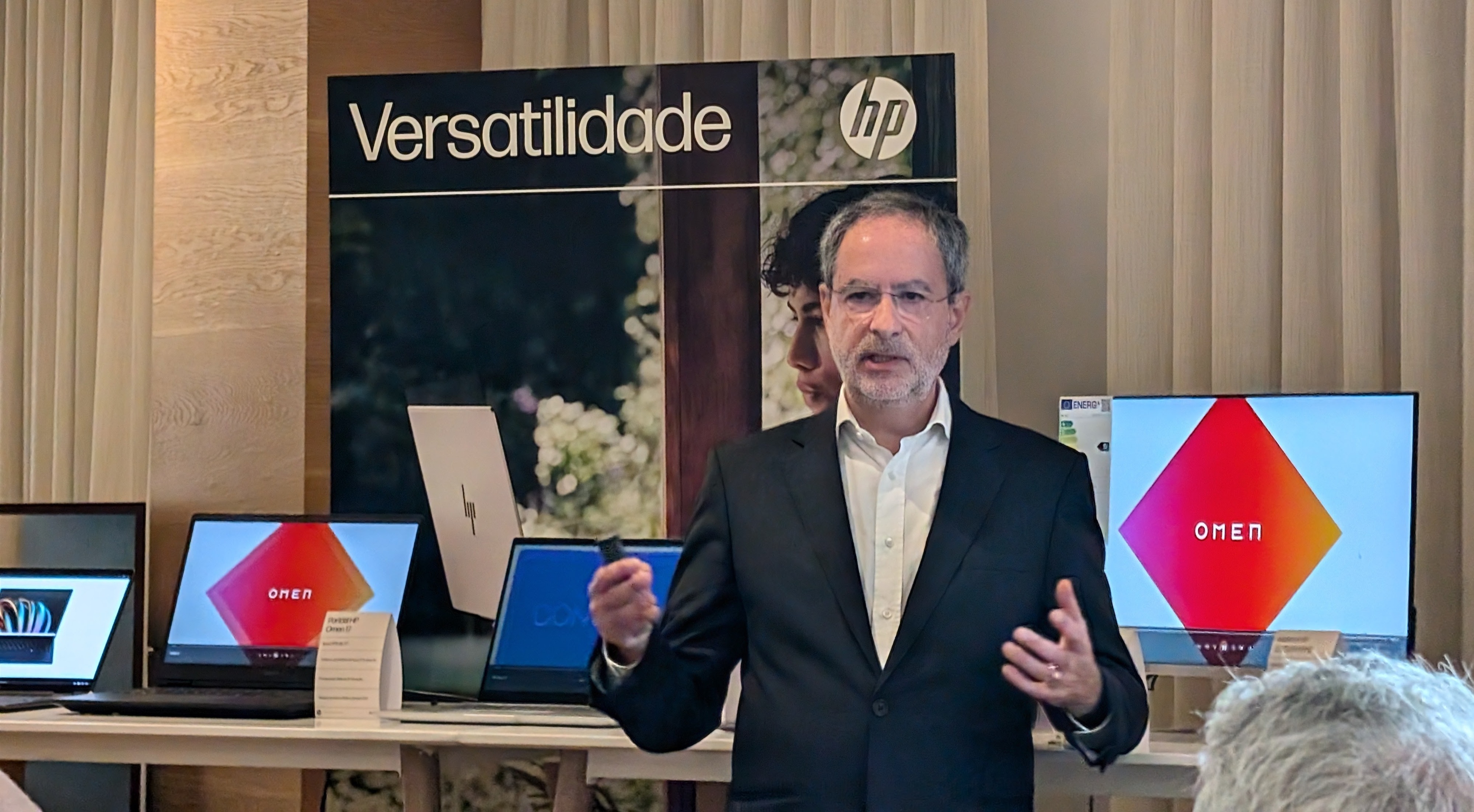 Omnibook X 14 é a nova estrela da HP para os portáteis de consumo com Inteligência Artificial