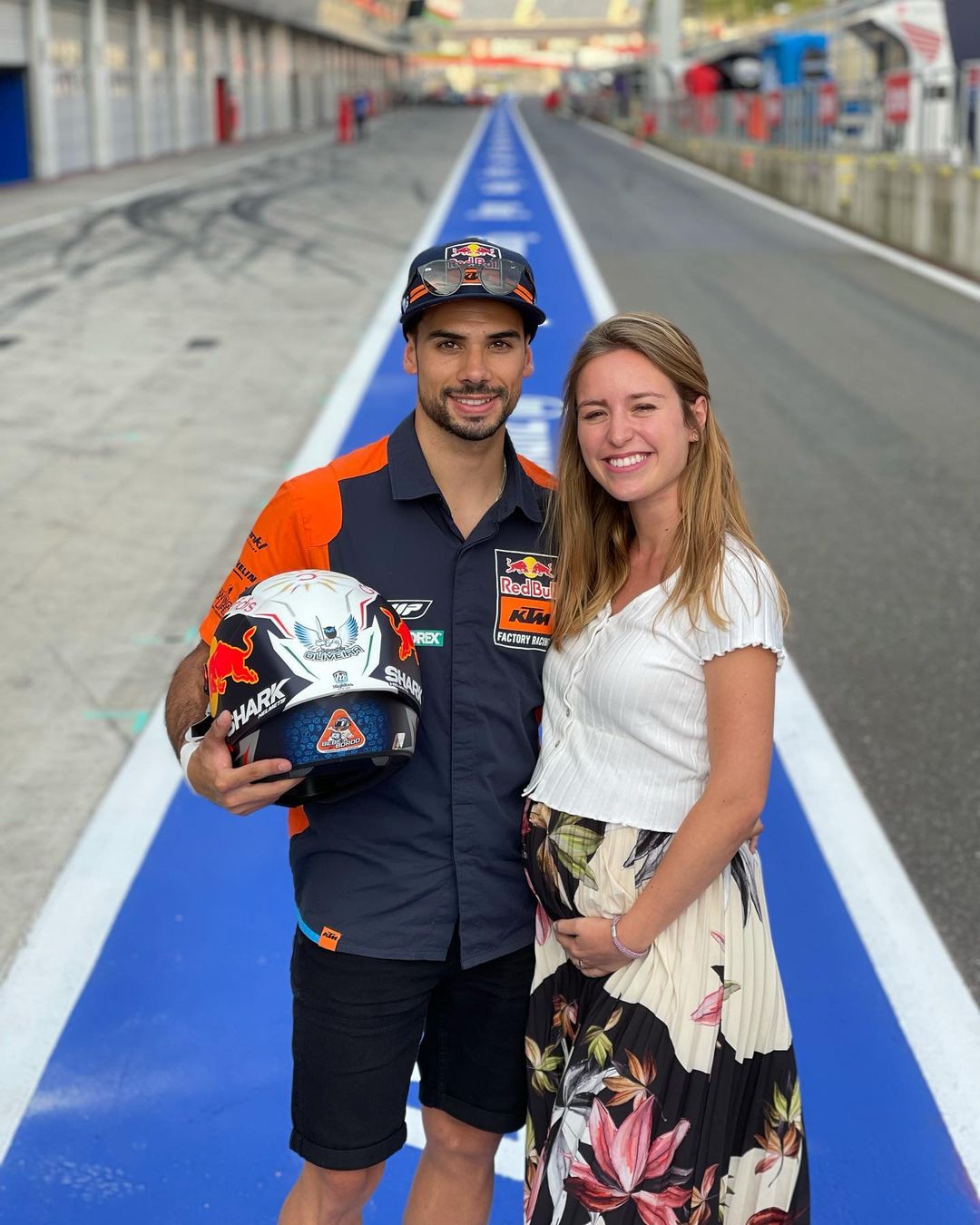 Miguel Oliveira já é pai. Veja a primeira foto da filha do piloto
