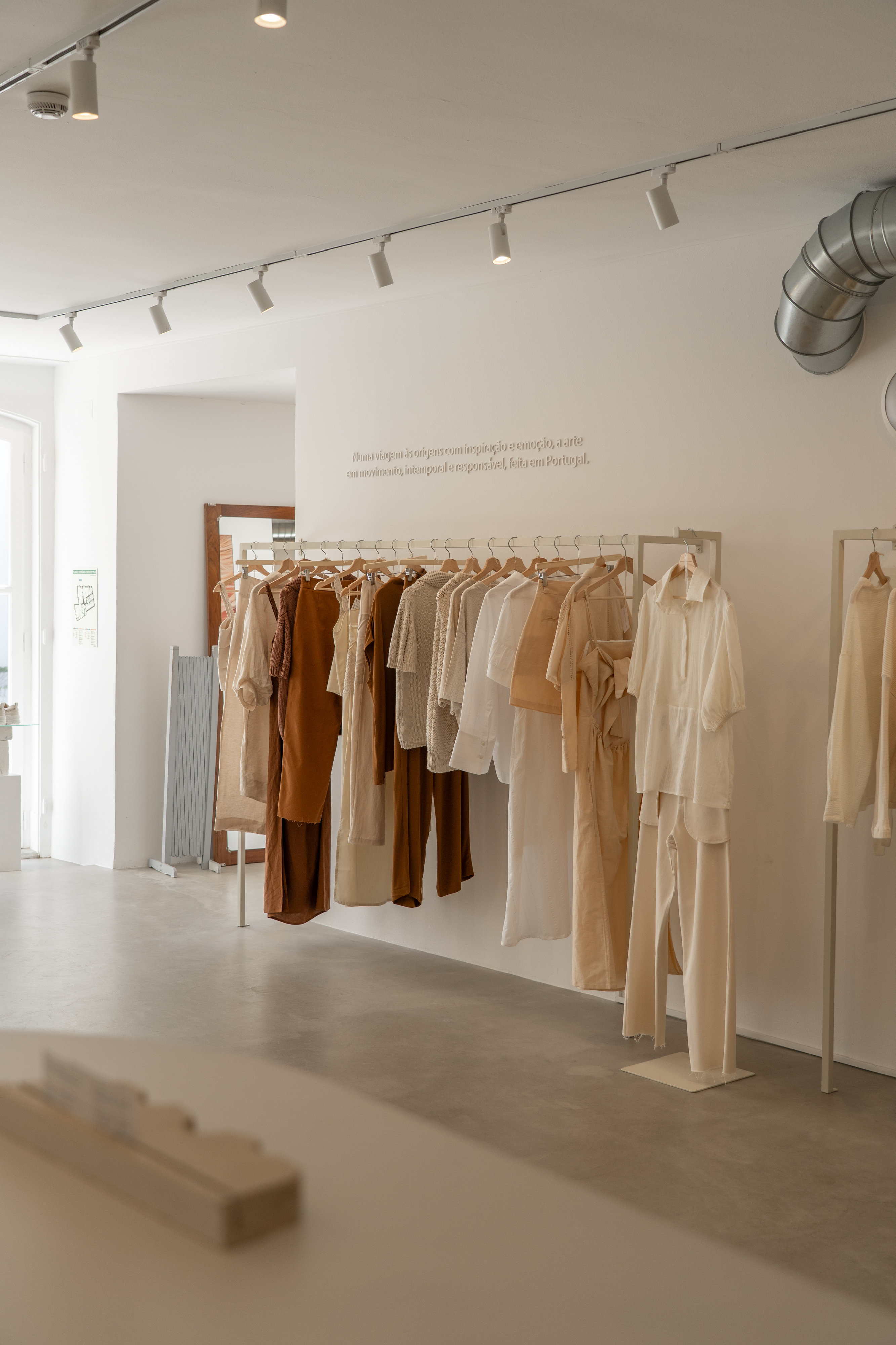 Benedita Formosinho abriu loja em Cascais. Espreite 13 peças que já nos conquistaram