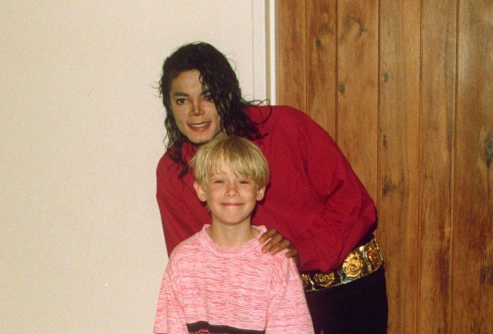 Macaulay Culkin foi um dos meninos de Michael Jackson. Saiba o que disse em defesa do cantor