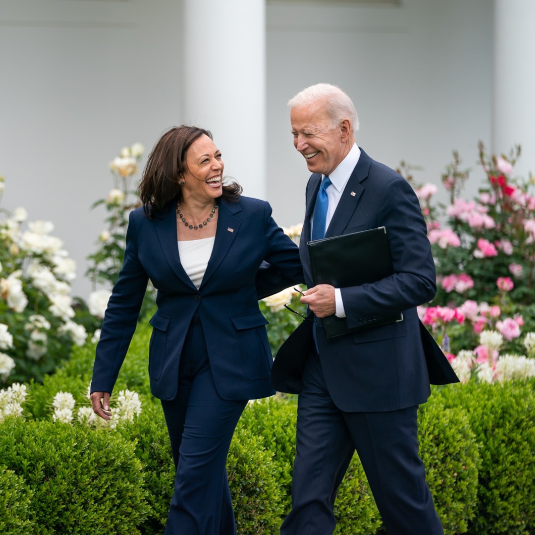 Joe Biden já não é candidato às presidenciais. Kamala Harris vai defrontar Donald Trump