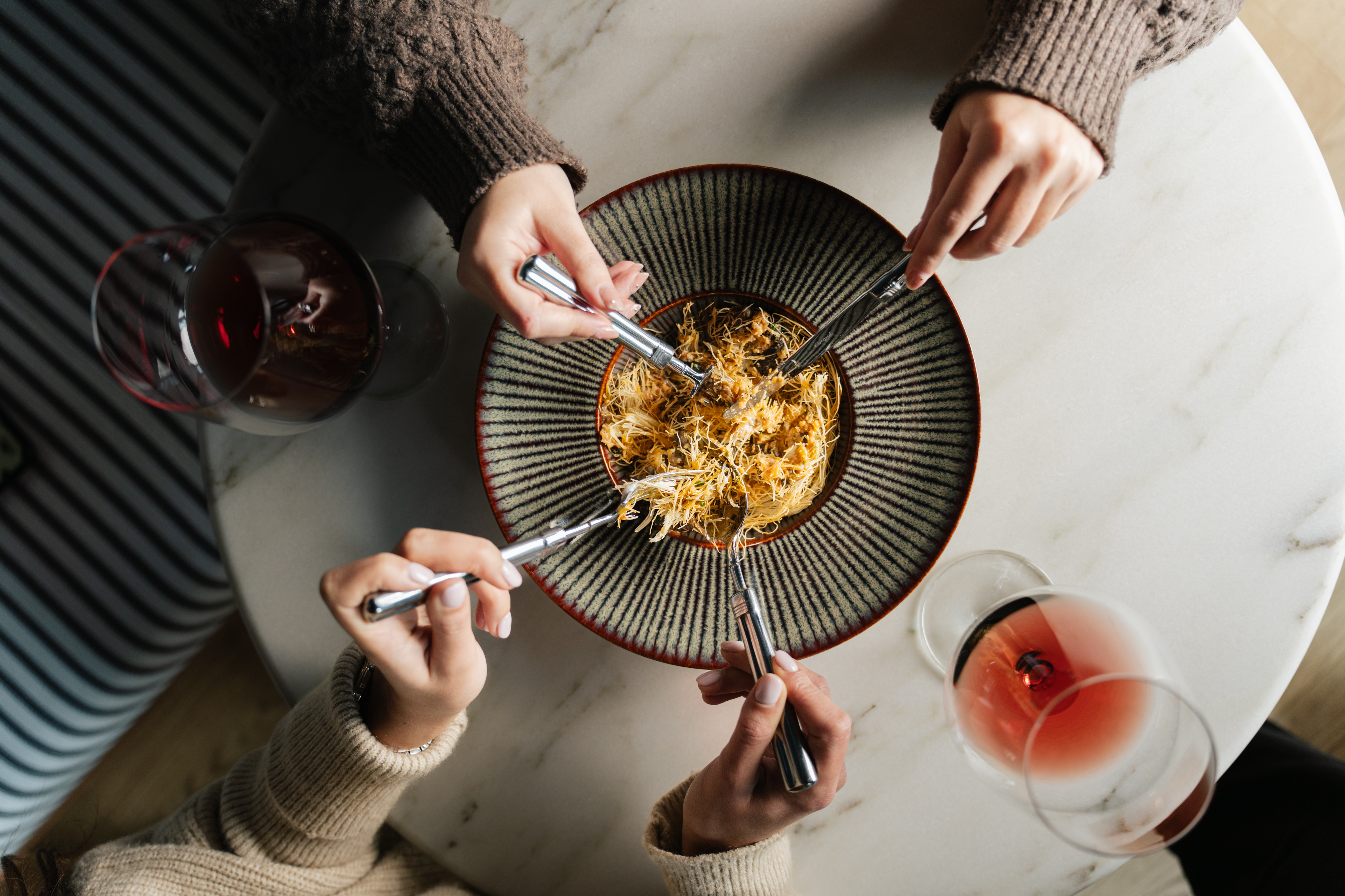 Cais-me Bem. Neste novo restaurante, pode partilhar comida “bem portuguesa” com vista para o Douro