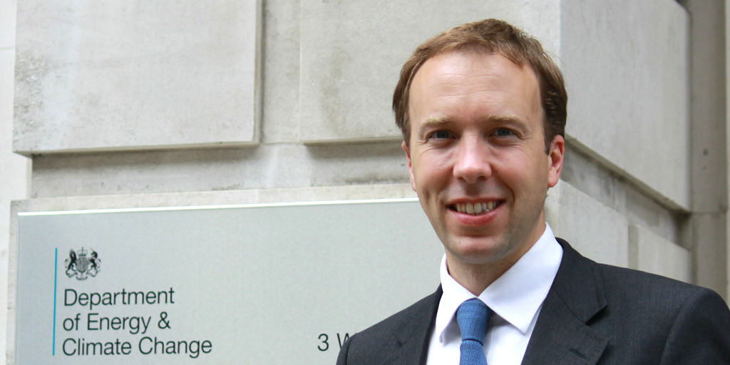 Zara lança coleção para animais. Há camisolas e brinquedos para cães a partir de 7,95€