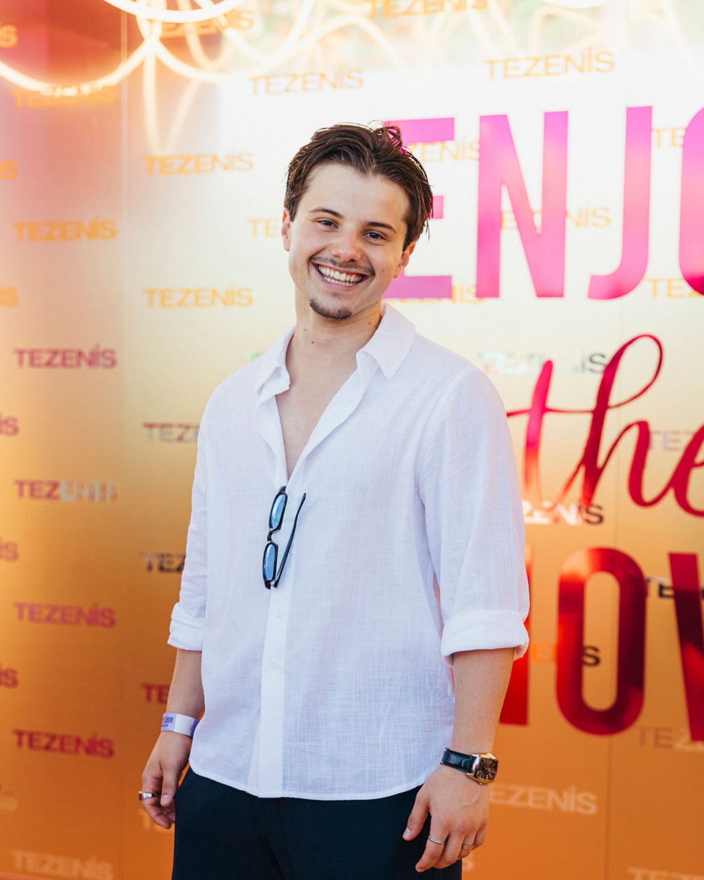 Lucas Dutra também já superou Madalena Aragão? Ator foi visto aos beijos em discoteca