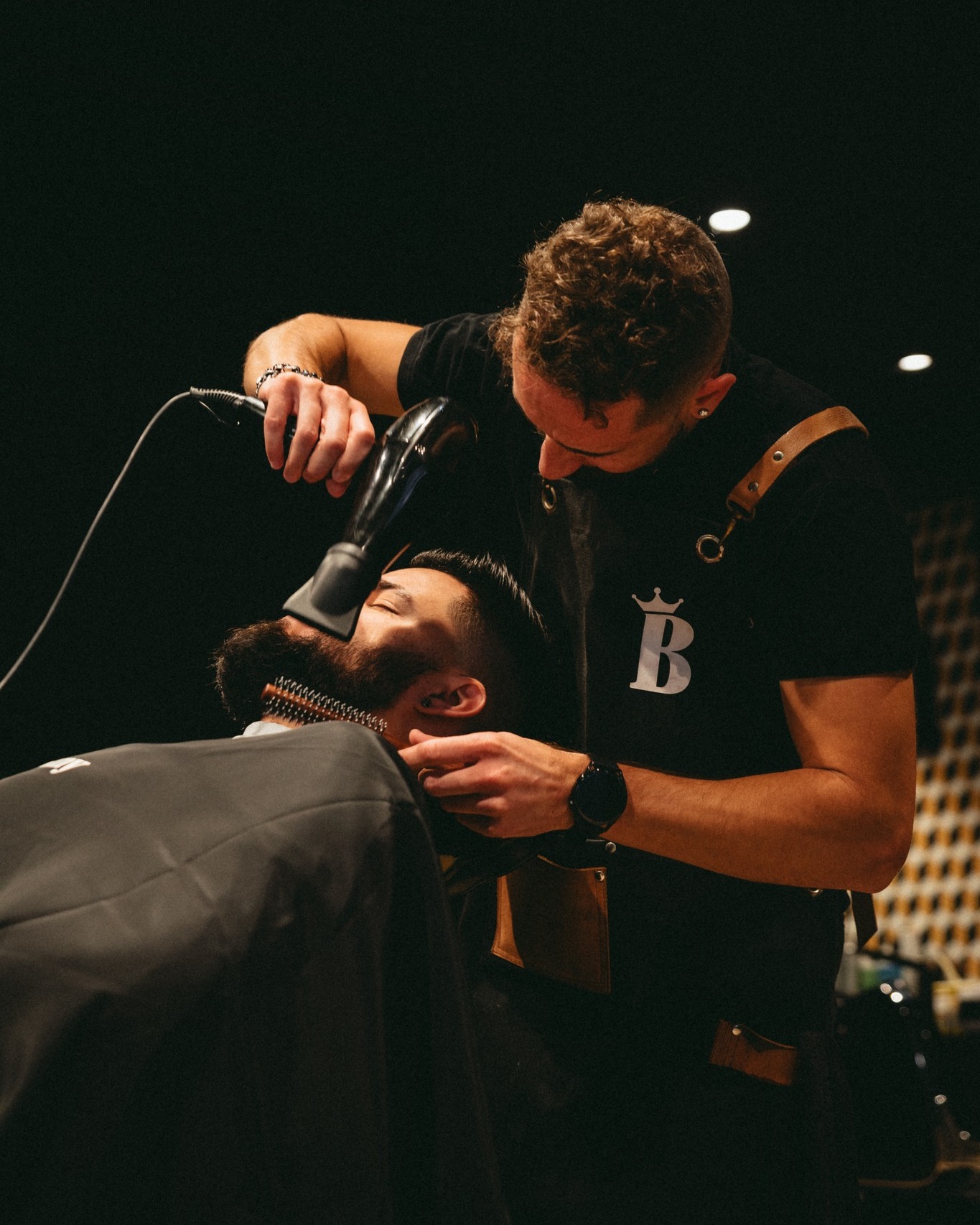 Do cabelo à barba. 8 tratamentos para oferecer e fazer um brilharete no Dia do Pai (que vão dos 5€ aos 15€)