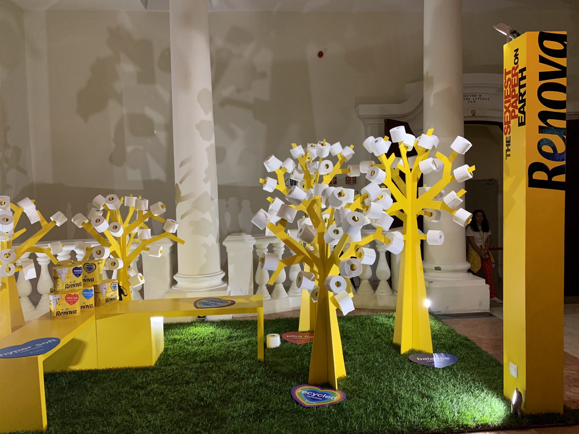 Crónica de um espião #01. Deixa-me cá lambuzar-me de camarão que ninguém nota