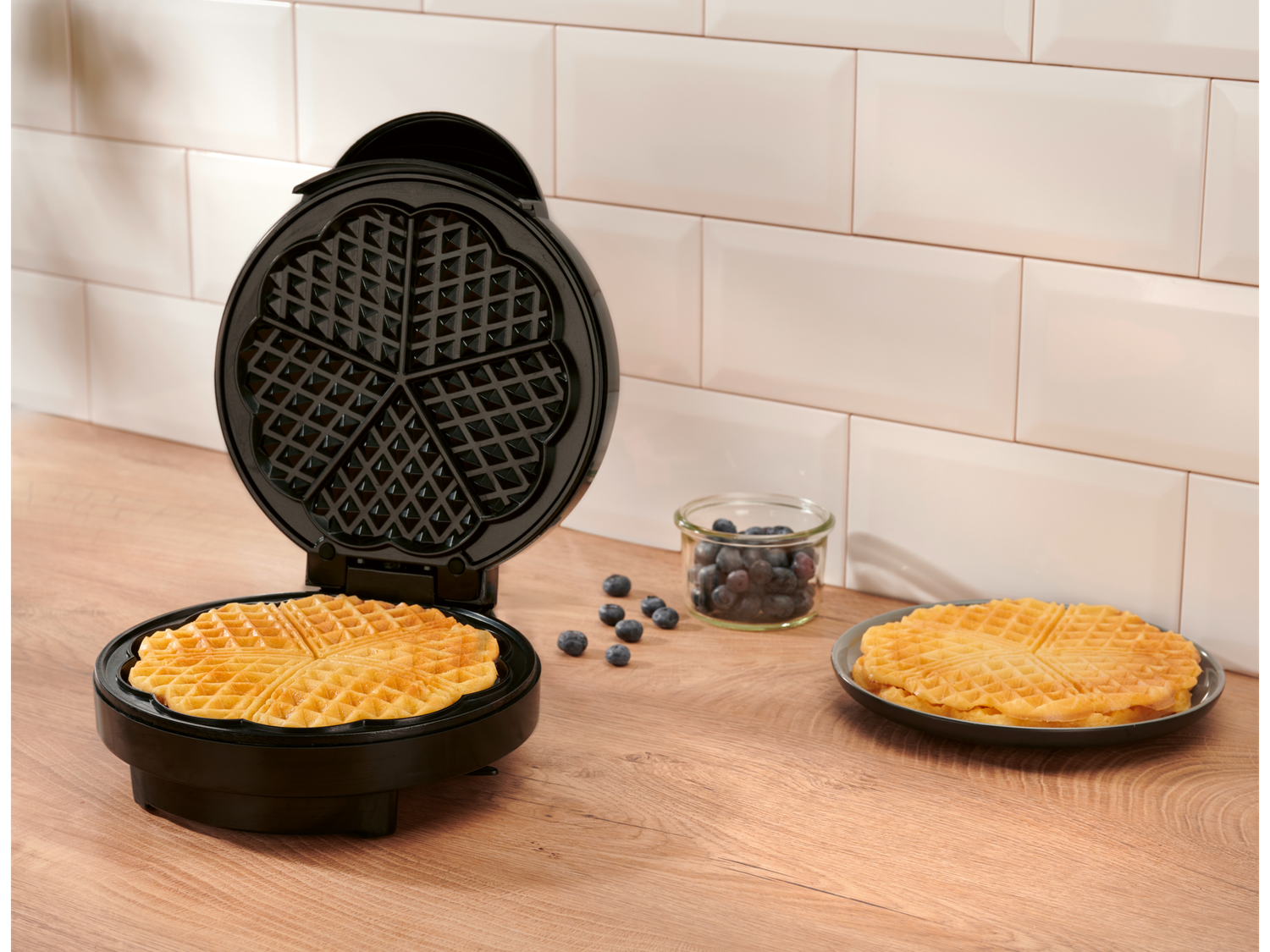 Esta nova máquina de waffles não chega aos 15€ e traz sugestões de receitas deliciosas. Saiba onde comprar