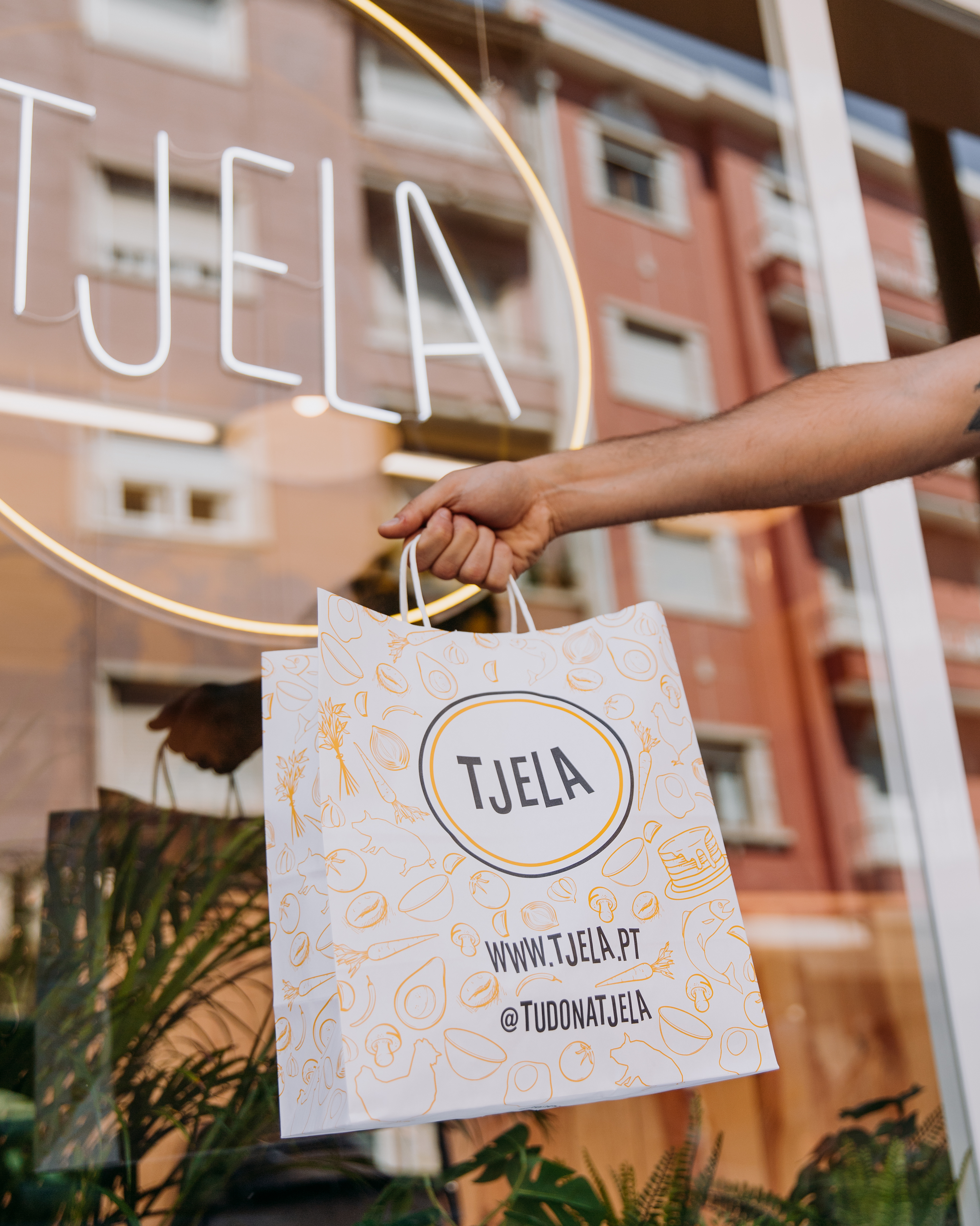 O TJELA chegou a Entrecampos e o foco é só um: levar comida fresca e pronta até sua casa