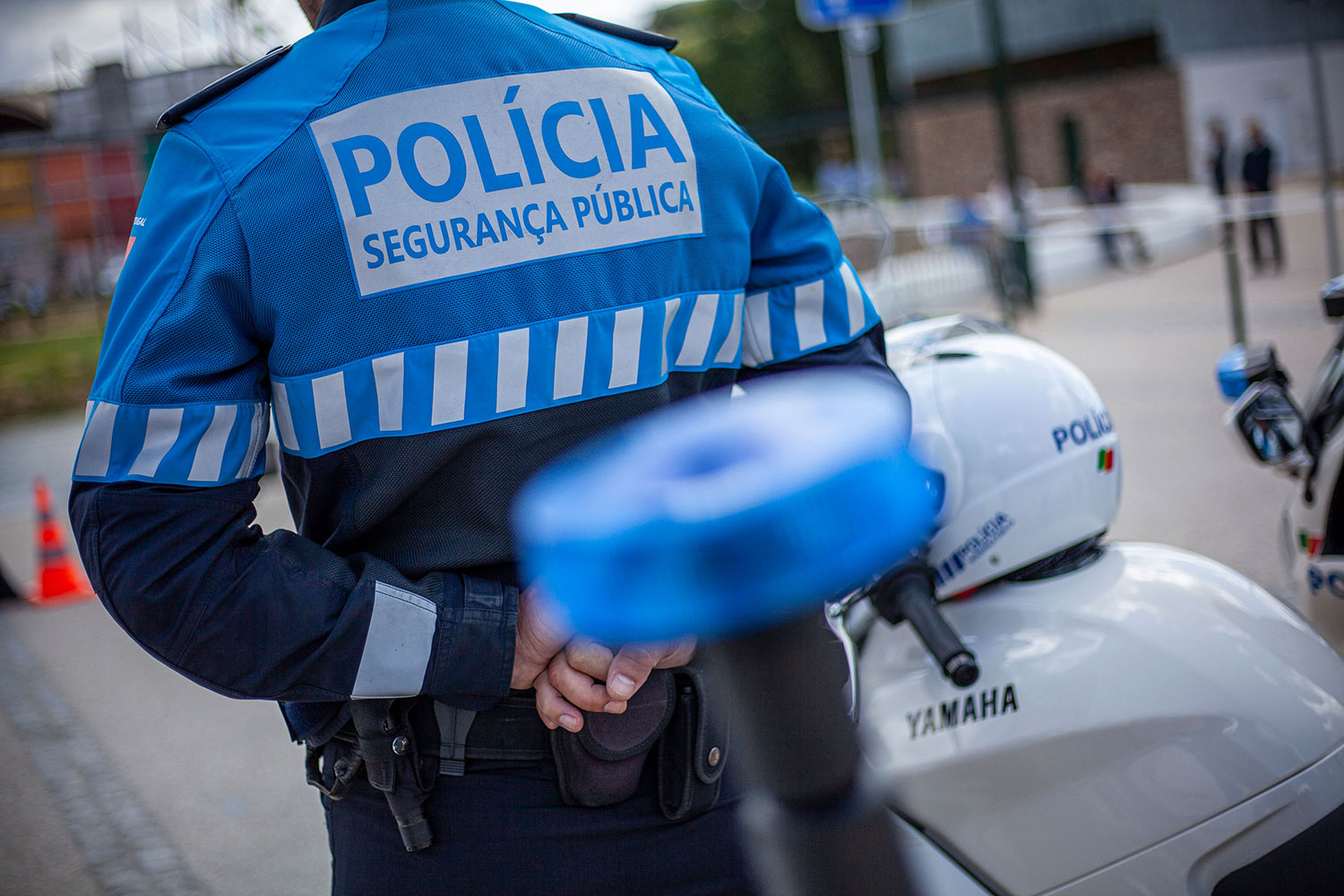 Mulher abandona a filha de 4 anos, recusa-se a recebê-la de volta, é detida e libertada