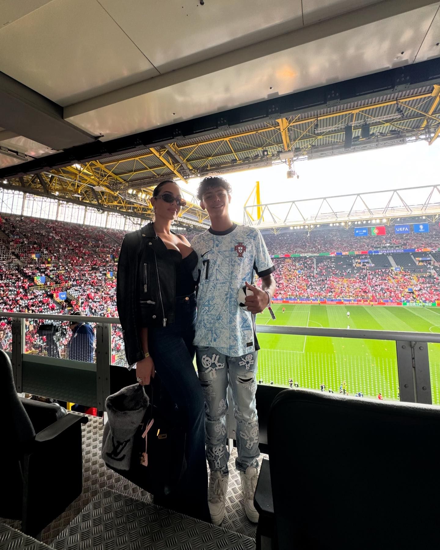 Portugal apurou-se para os oitavos de final do Euro2024 e contou com o apoio de Gio e Cristianinho. Veja as fotos