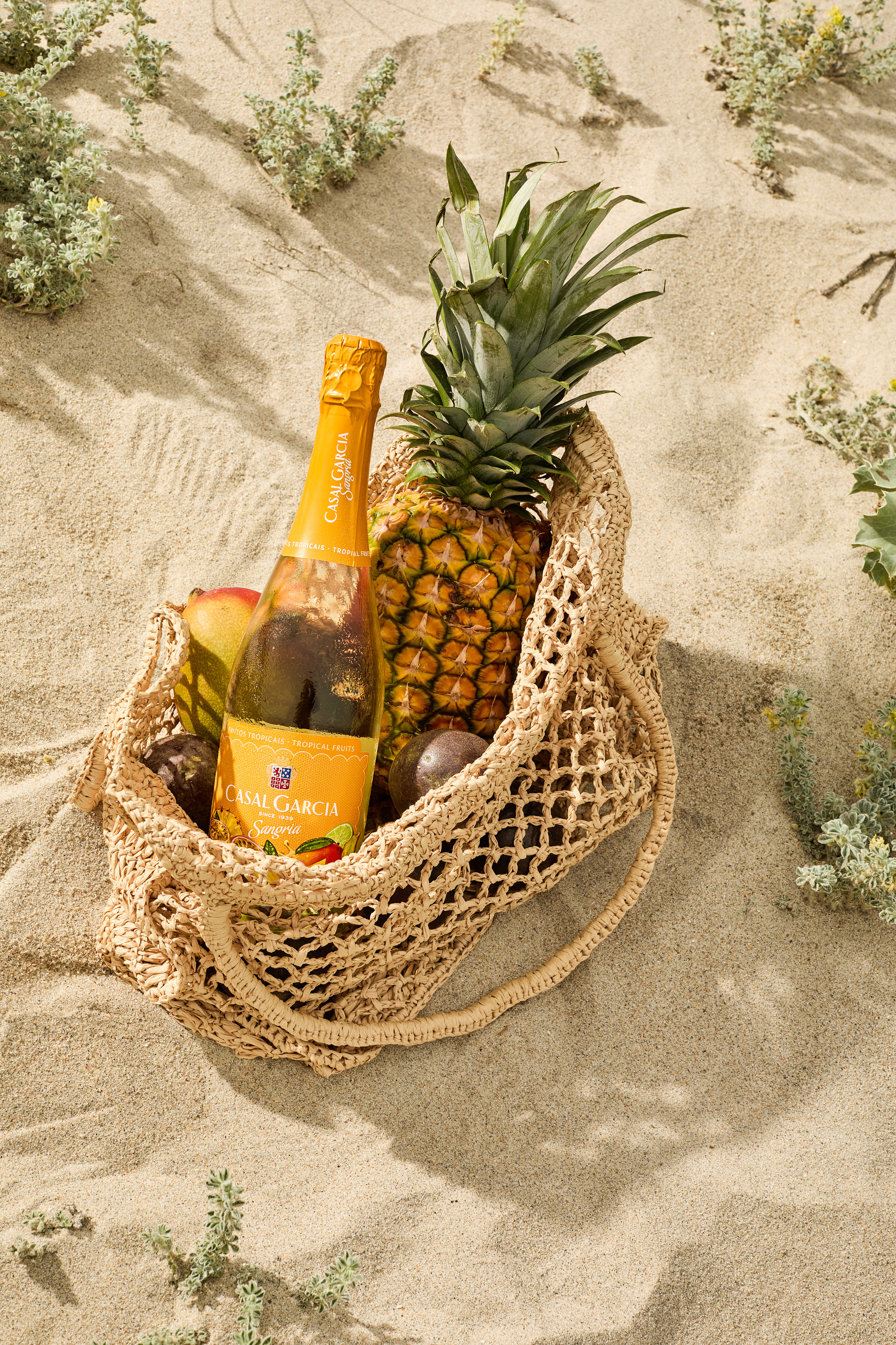 Haja alegria, haja a nova sangria de frutos tropicais da Casal Garcia (que custa menos de 5€)