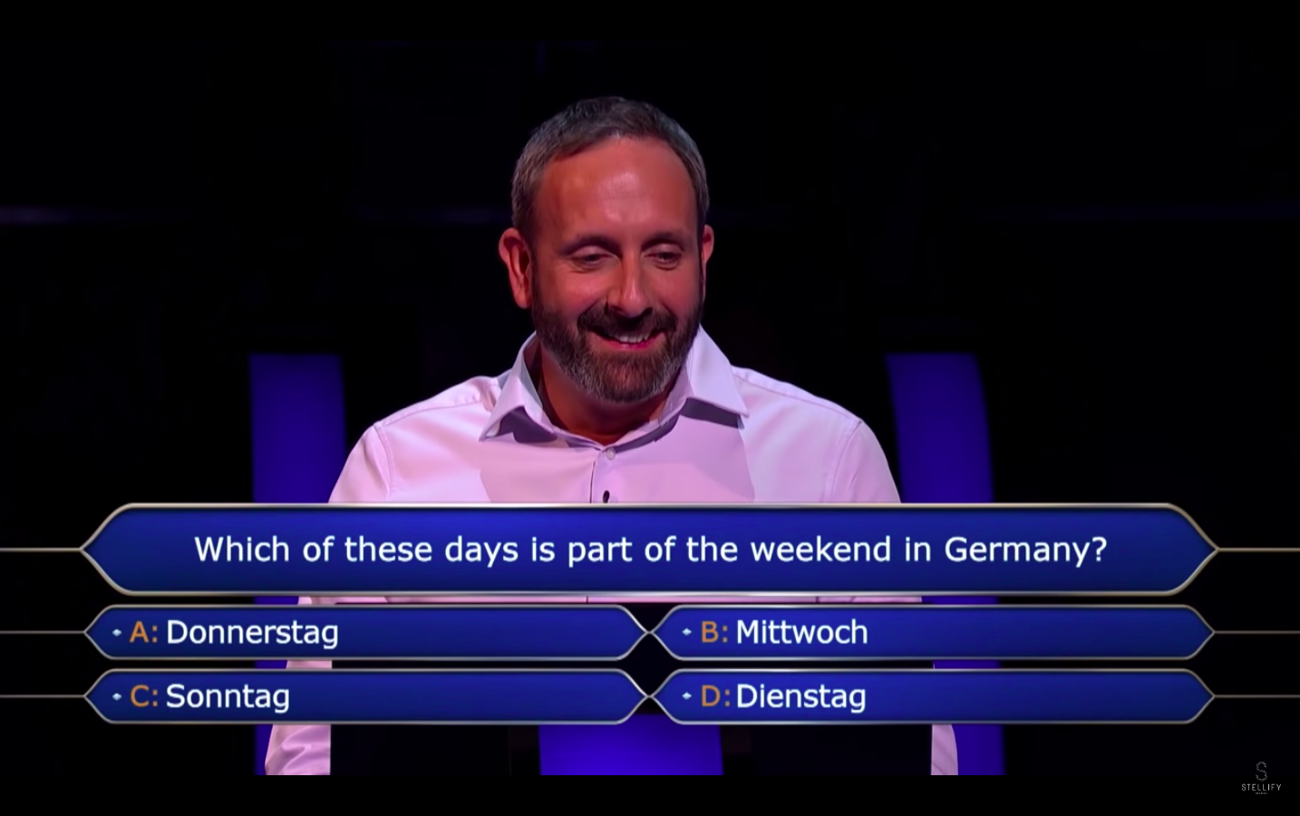 Participante do “Quem Quer Ser Milionário” ligou à mulher na ajuda de casa — mas quem atendeu foi um homem