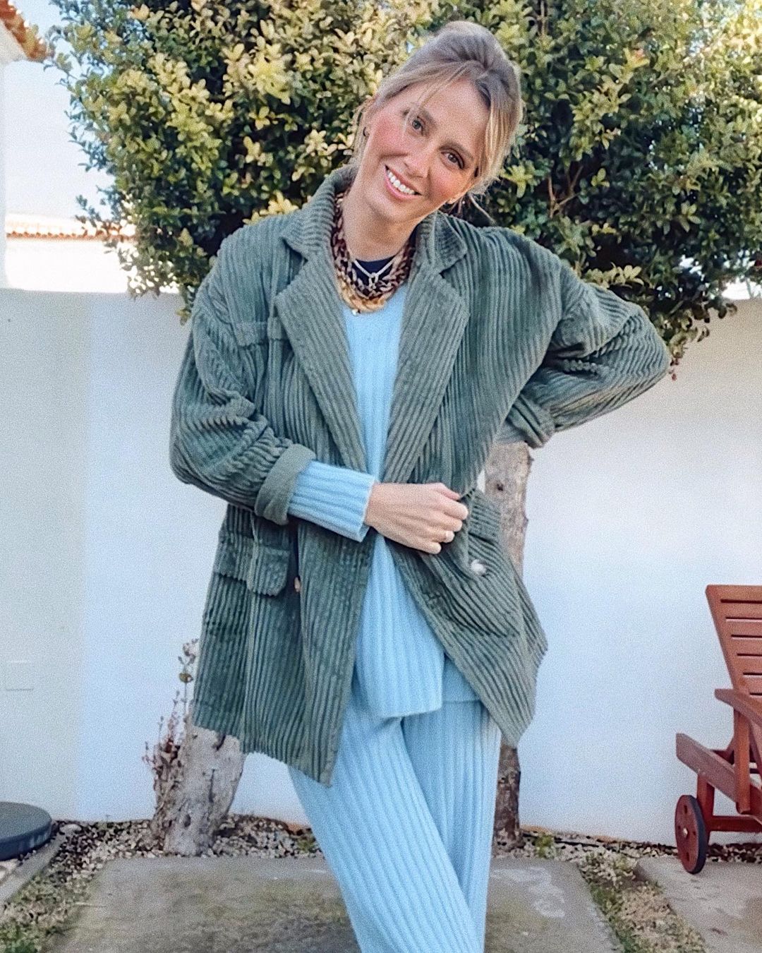 Este fato de treino de Madalena Abecasis é ótimo para o frio — e está com desconto