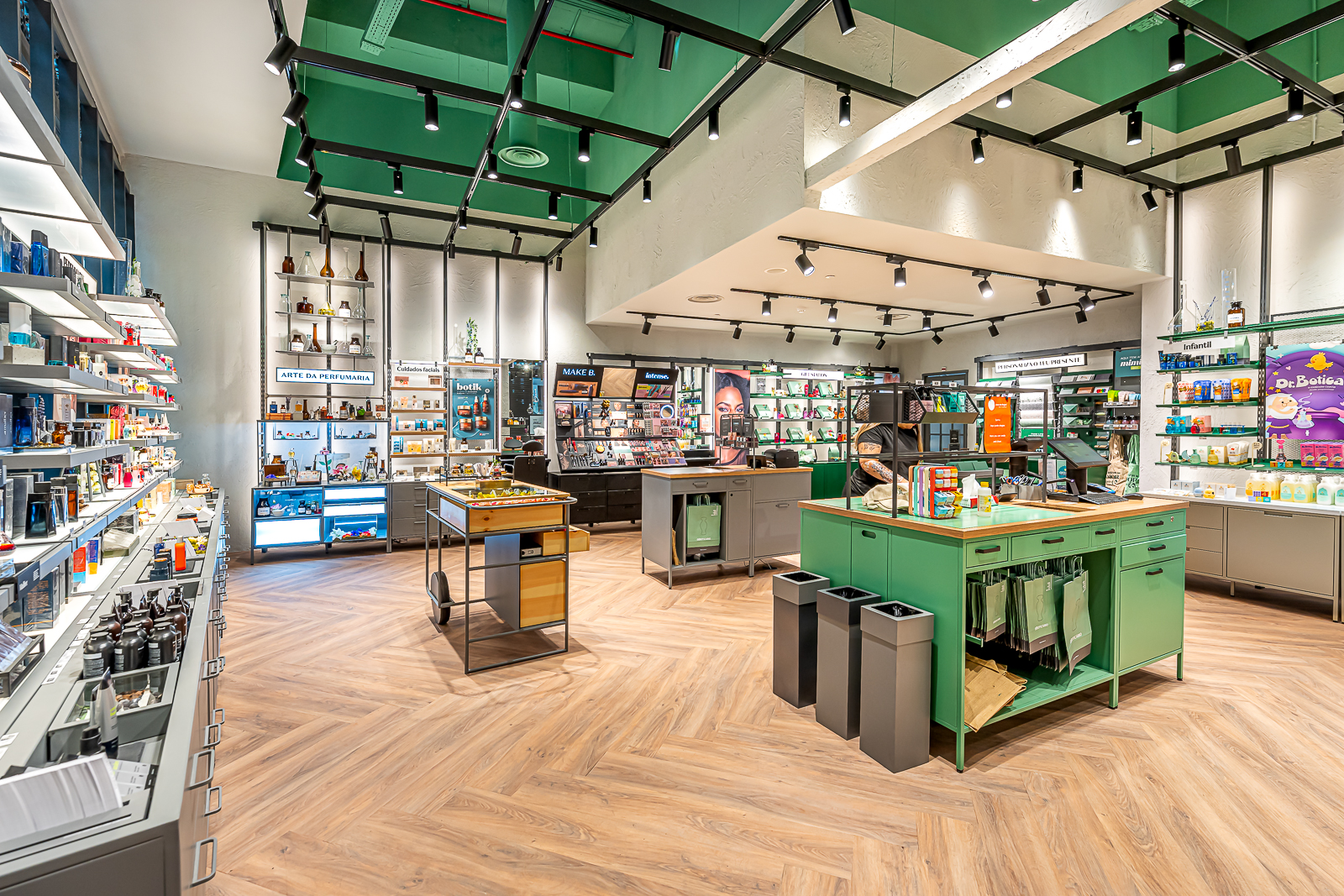 Lojas O Boticário de todo o país começam a vender maquilhagem da Quem Disse, Berenice?