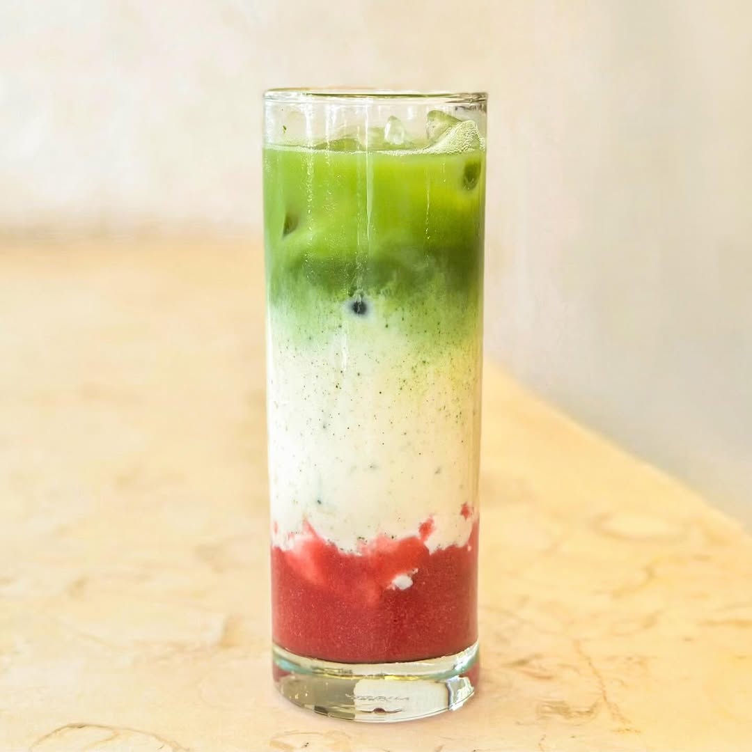 AMUN CAFÉ. É provável que já tenha visto no TikTok o matcha de morango deste spot com brunch