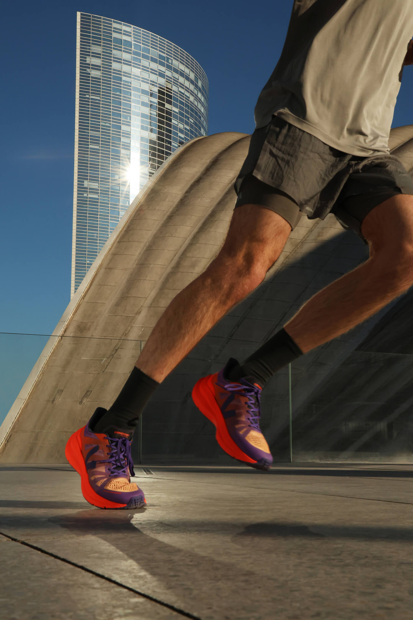 Retome as corridas em setembro com estes modelos da VEJA super coloridos (e que prometem conforto)