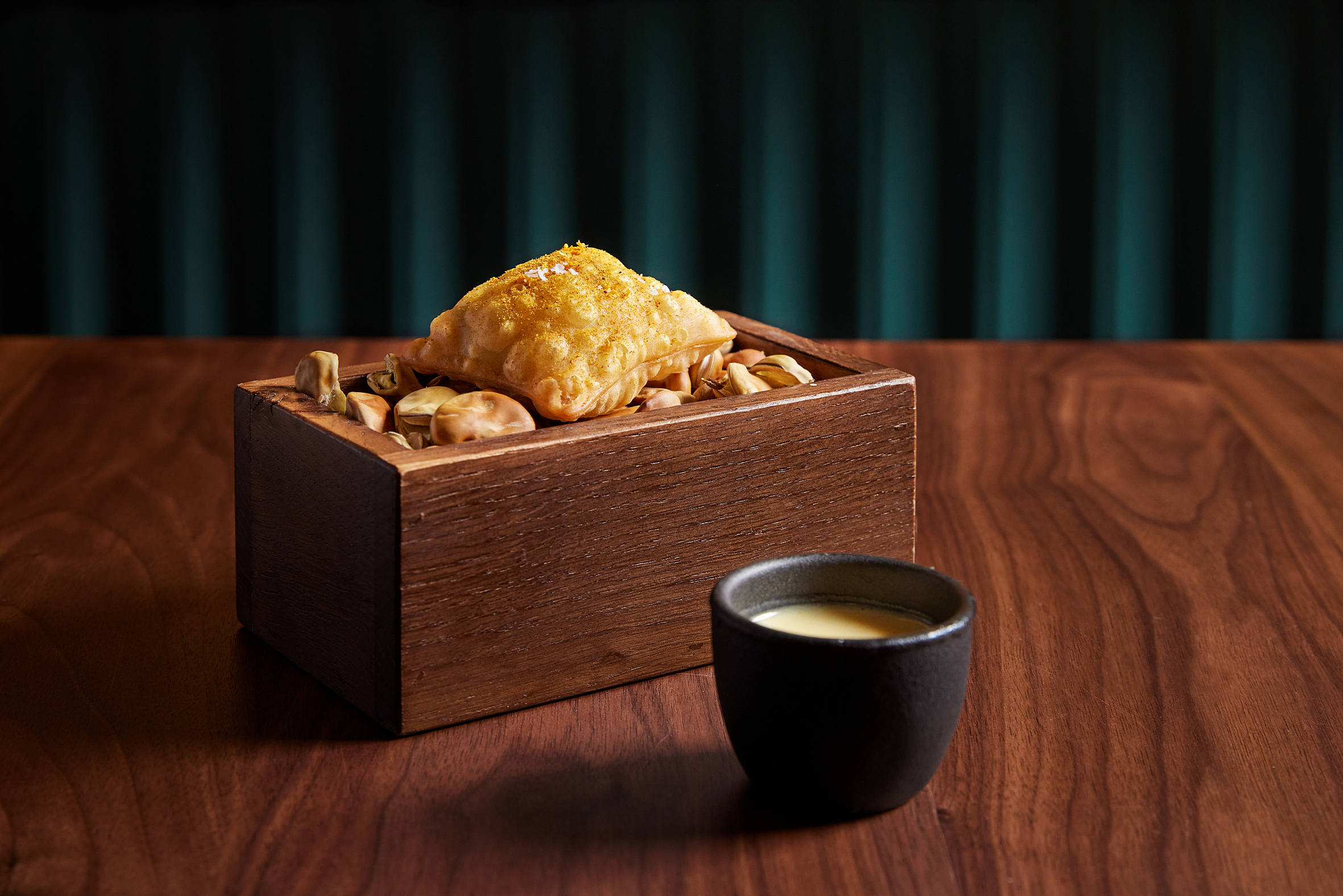 Bebemos tremoços e comemos cinzas. Fomos jantar ao Encanto, o novo restaurante do chef Avillez