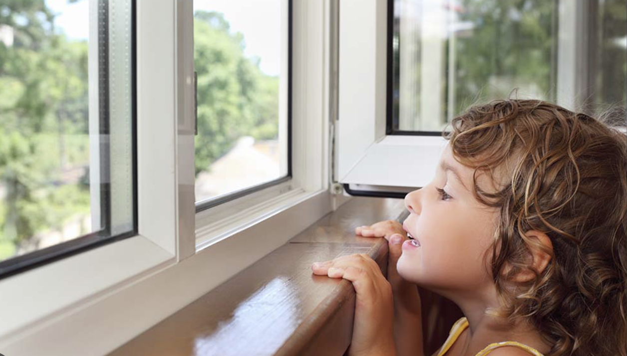Criança de 4 anos morre depois de cair da janela de um 4.º andar em Gondomar. Pai estava sozinho com o filho