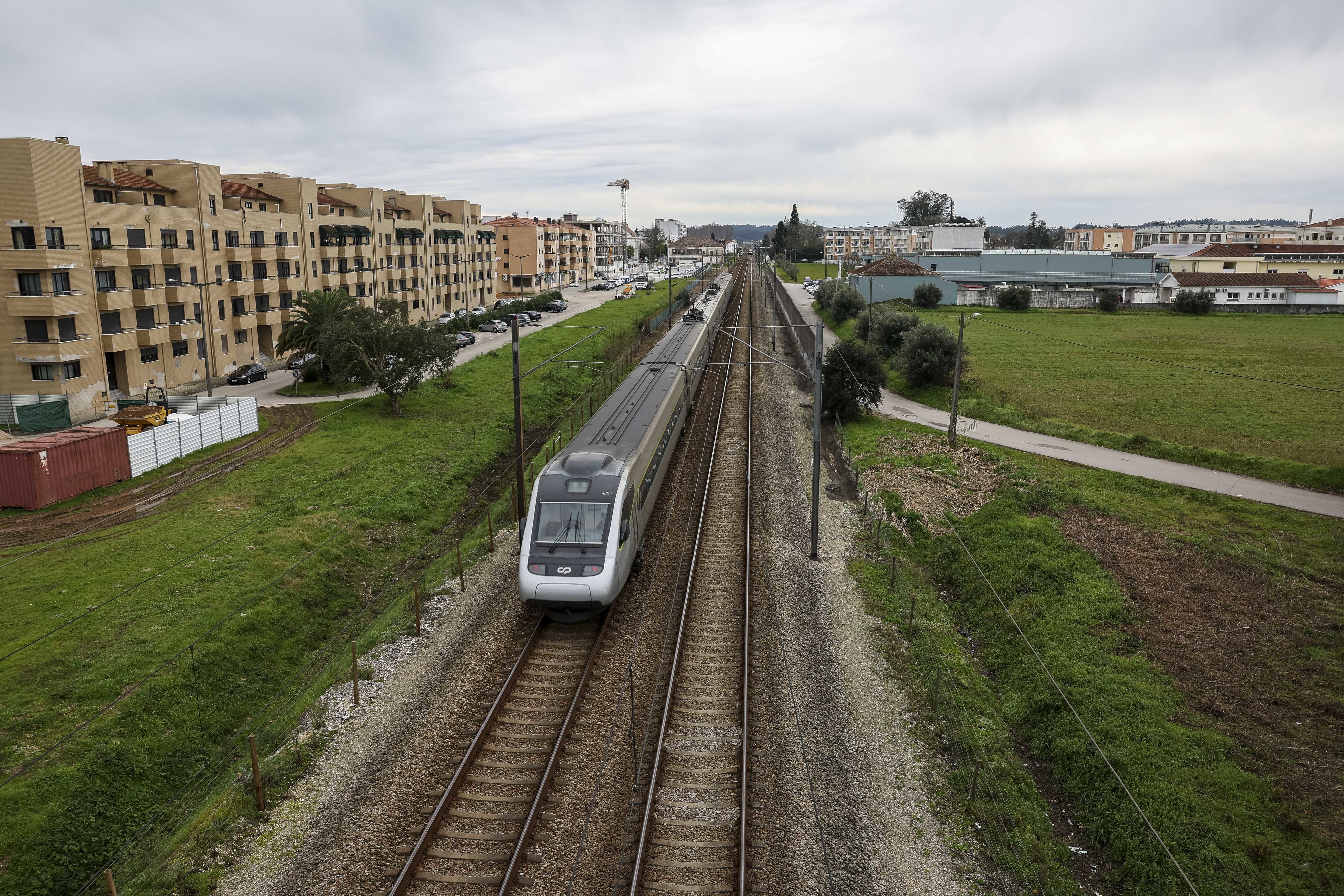 Ministério Público abre investigação a atropelamento ferroviário mortal em estação de Coimbra