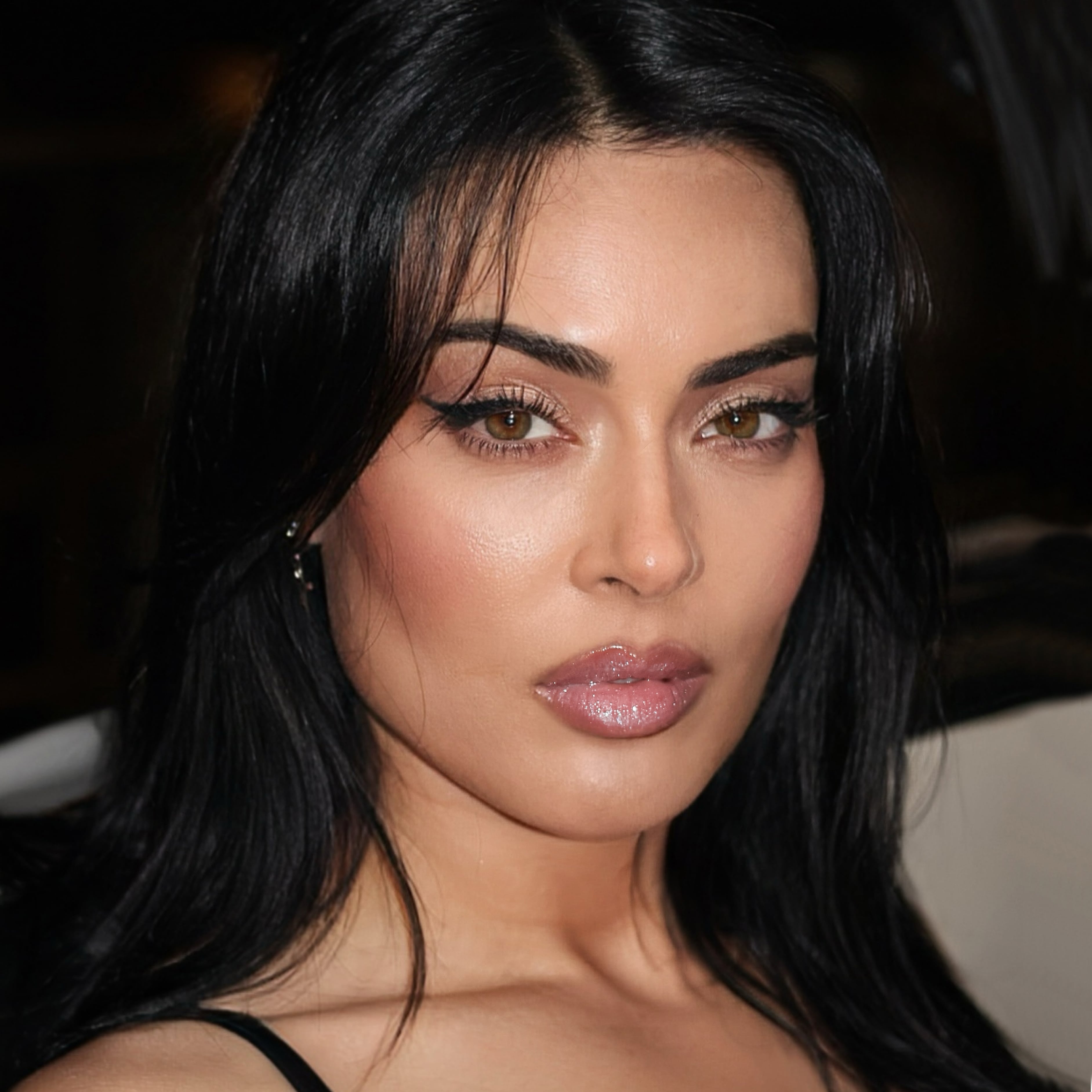 Diana Monteiro lança o lip oil mais brilhante do ano (e sabe a morango, claro). Saiba quanto custa