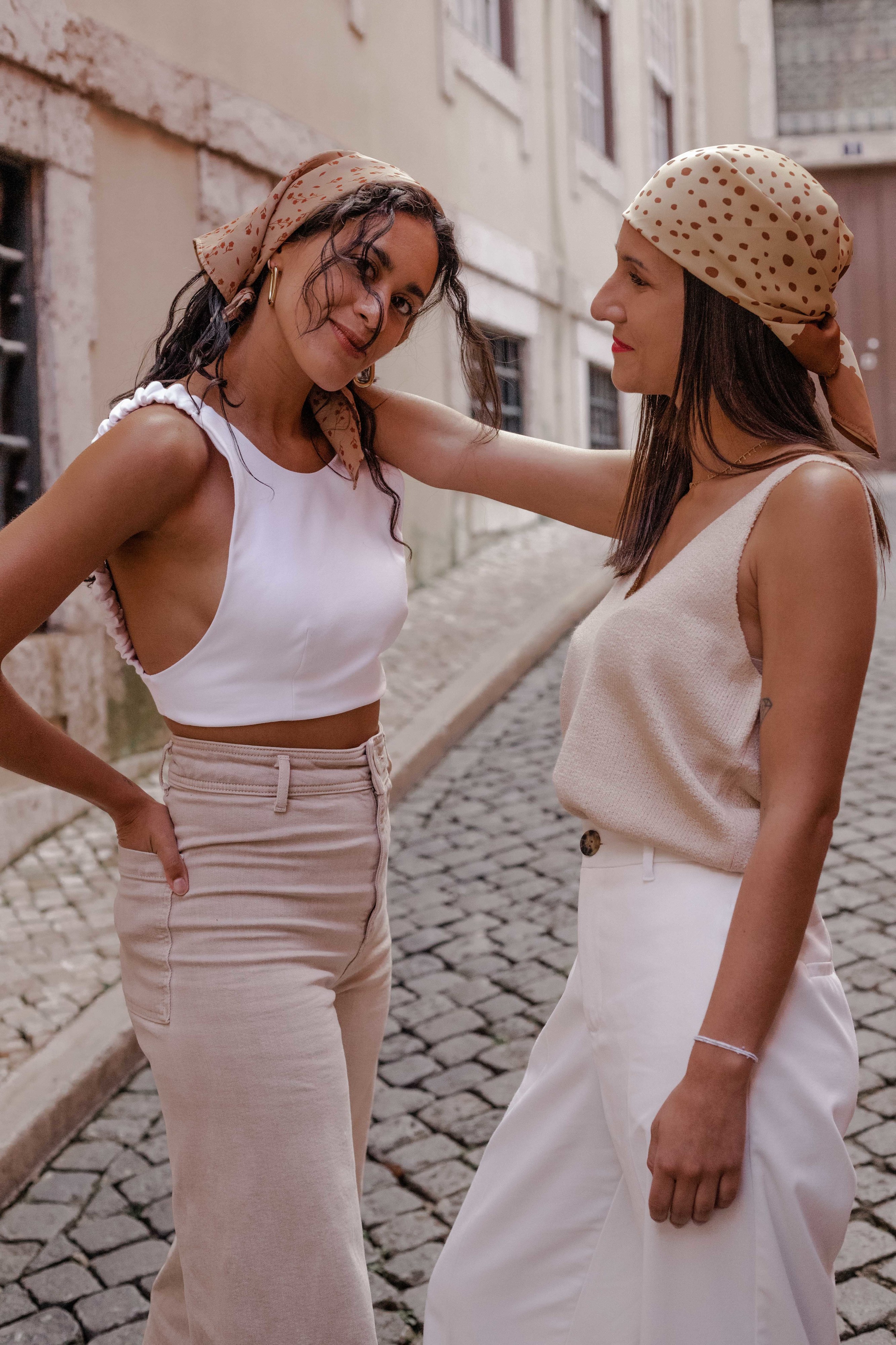 Ana Maria. Através dos acessórios, esta marca quer destacar a beleza das cores e traços africanos