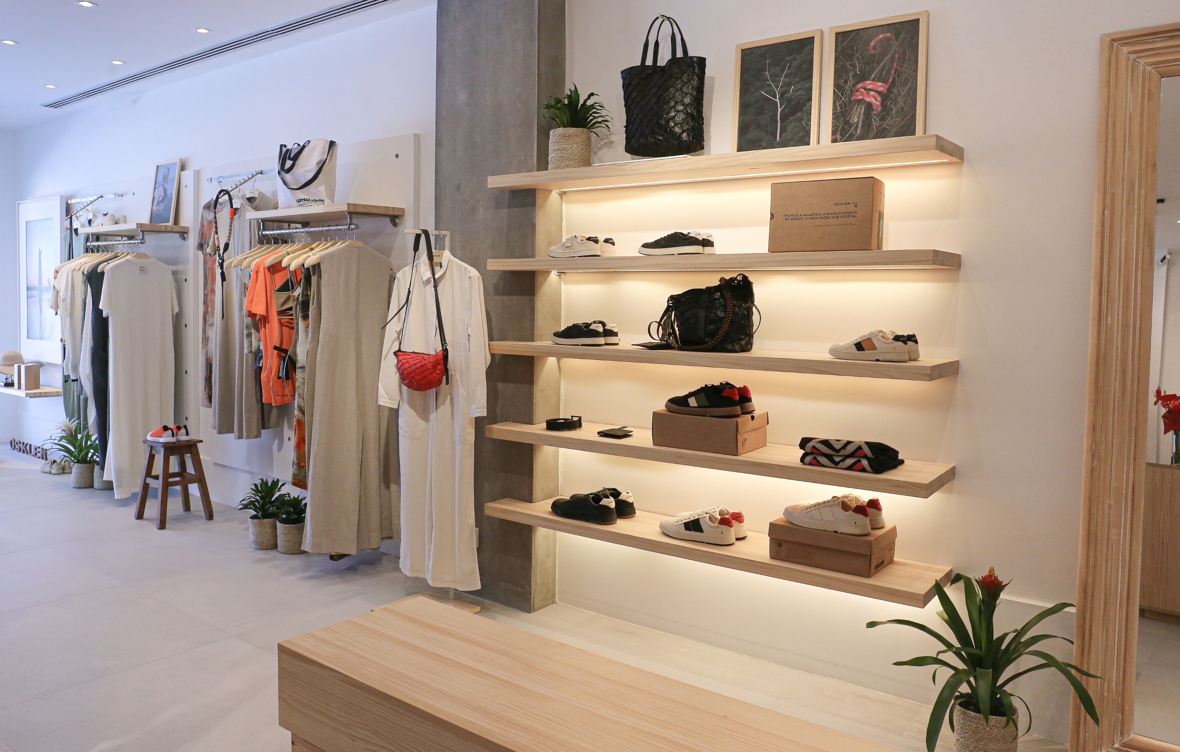 Osklen. A marca de roupa sustentável está de volta a Portugal — e abriu uma loja em Cascais