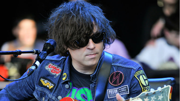 Ryan Adams. FBI investiga cantor por troca de mensagens sexualmente explícitas com fã menor