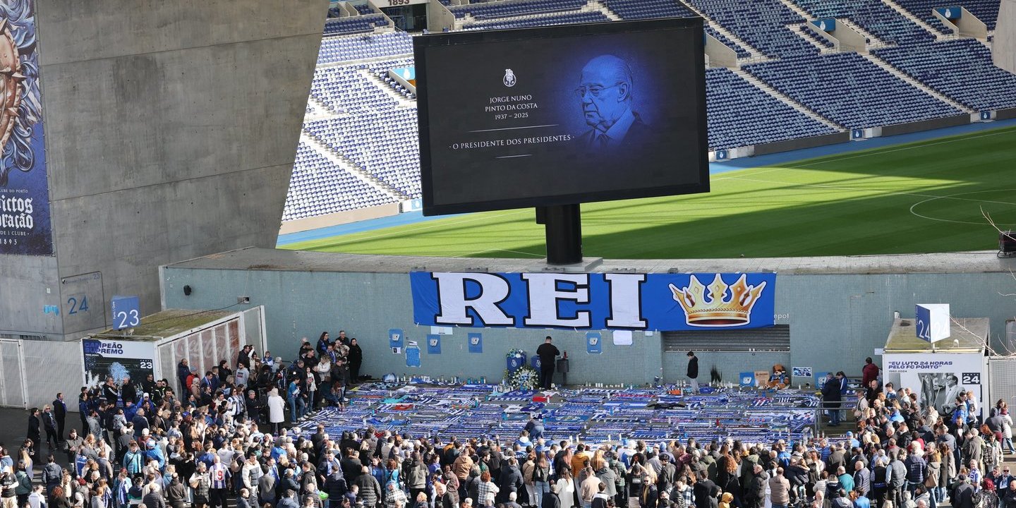 Derradeira homenagem a Pinto da Costa: multidão em pesar nas Antas e no Dragão