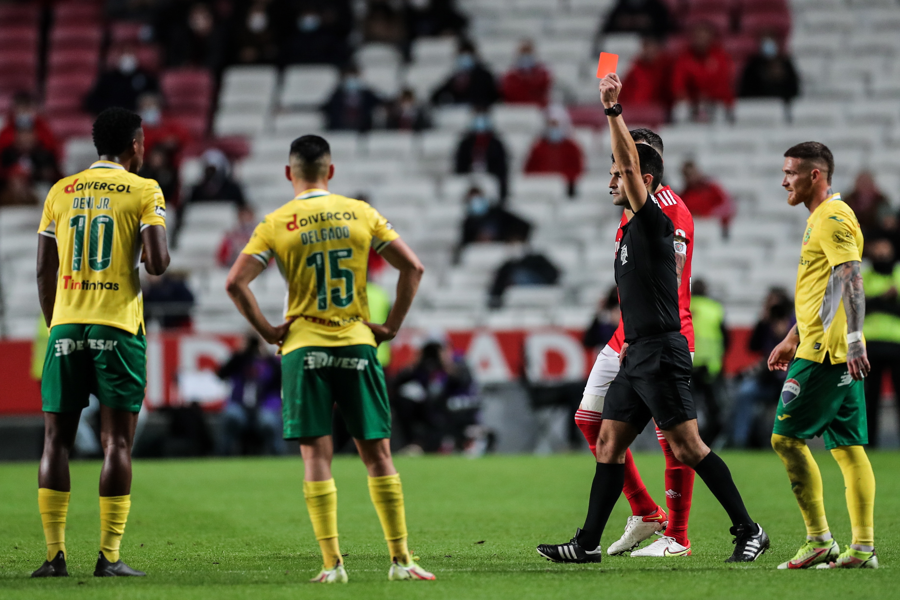 Nélson Veríssimo colocou o lugar à disposição após o empate (1-1) com o  Moreirense, na Luz, a 15 de janeiro, alegando que os jogadores o viam como  um treinador a prazo. Rui