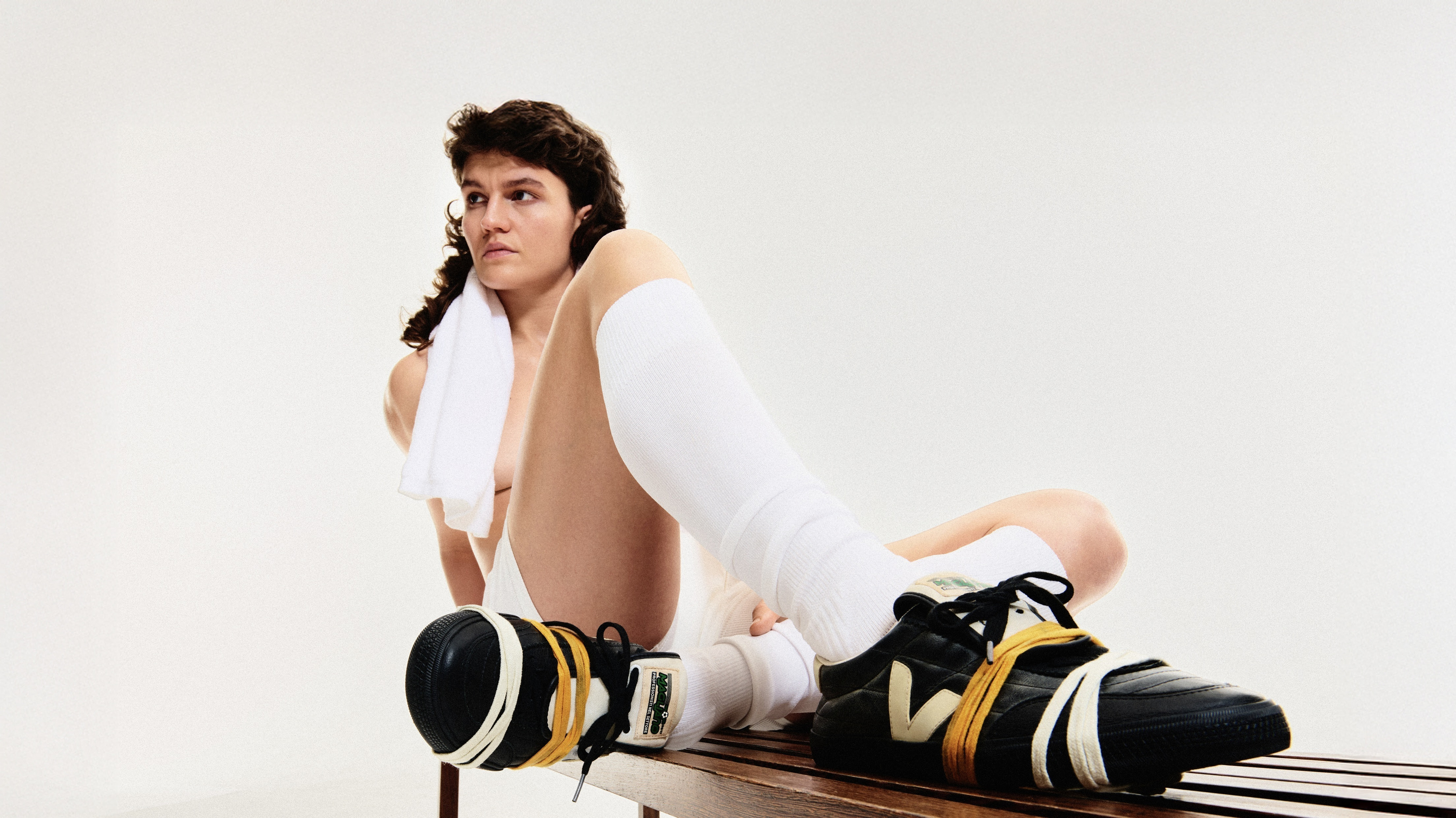 Estes novos ténis inspiram-se no futebol, mas dão belos looks fora de campo. Espreite o modelo