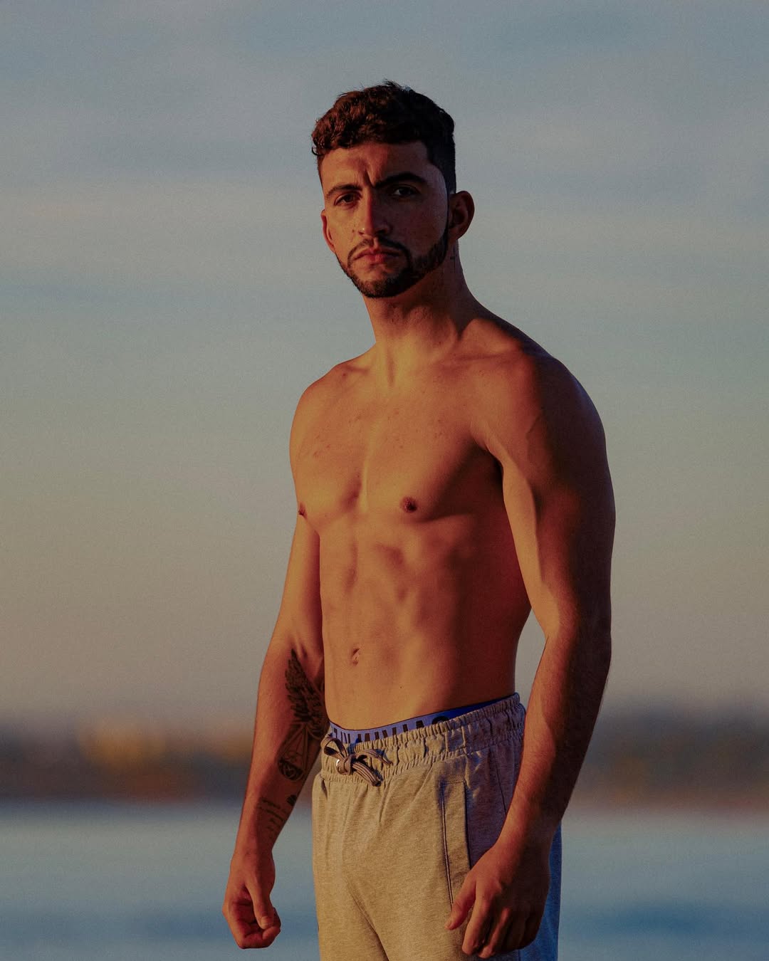 Paz na casa, ousadia nas redes sociais. 12 fotos reveladoras de Tiago do “Secret Story 10”