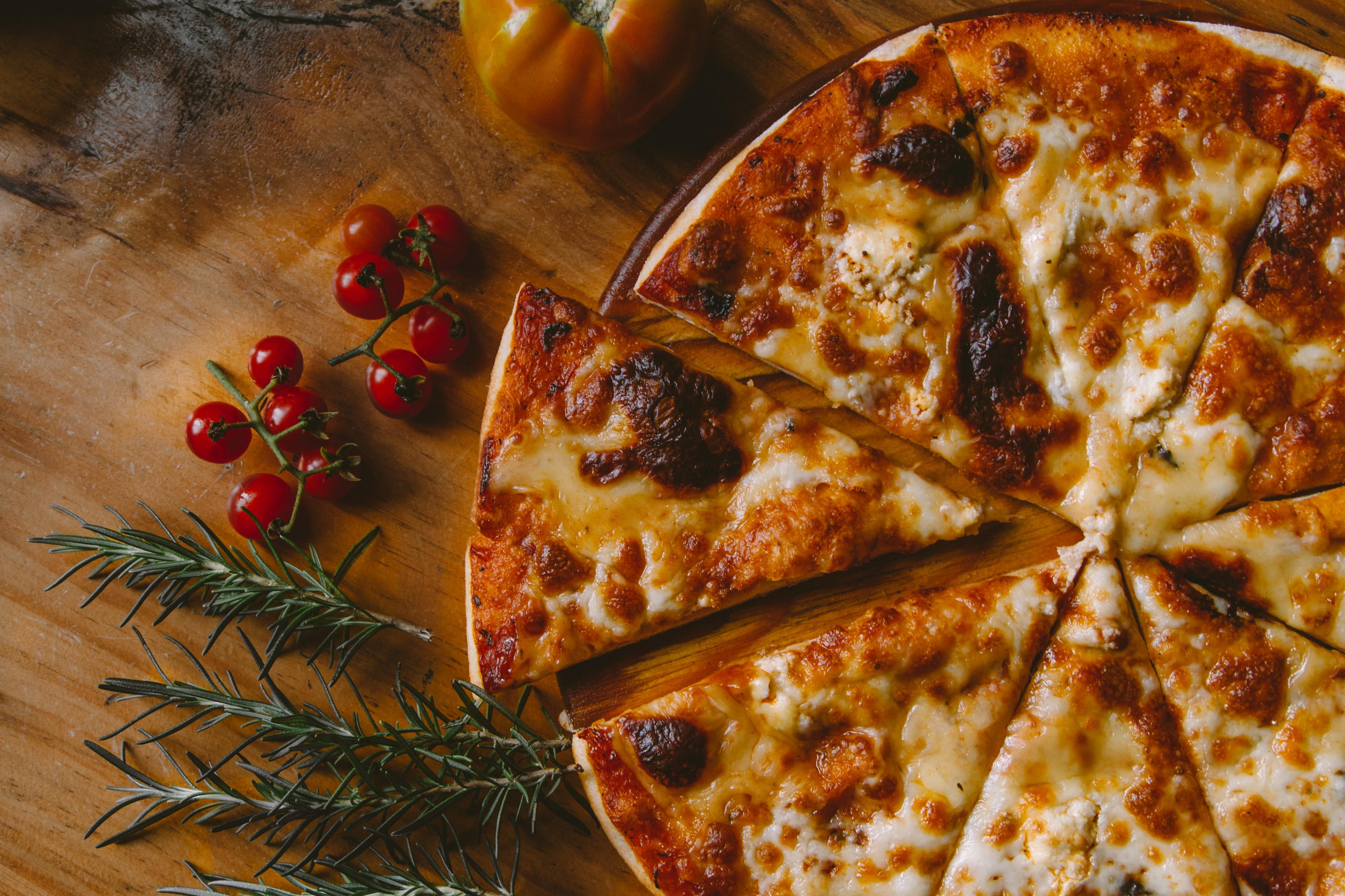 Os 6 maiores atentados à verdadeira pizza italiana