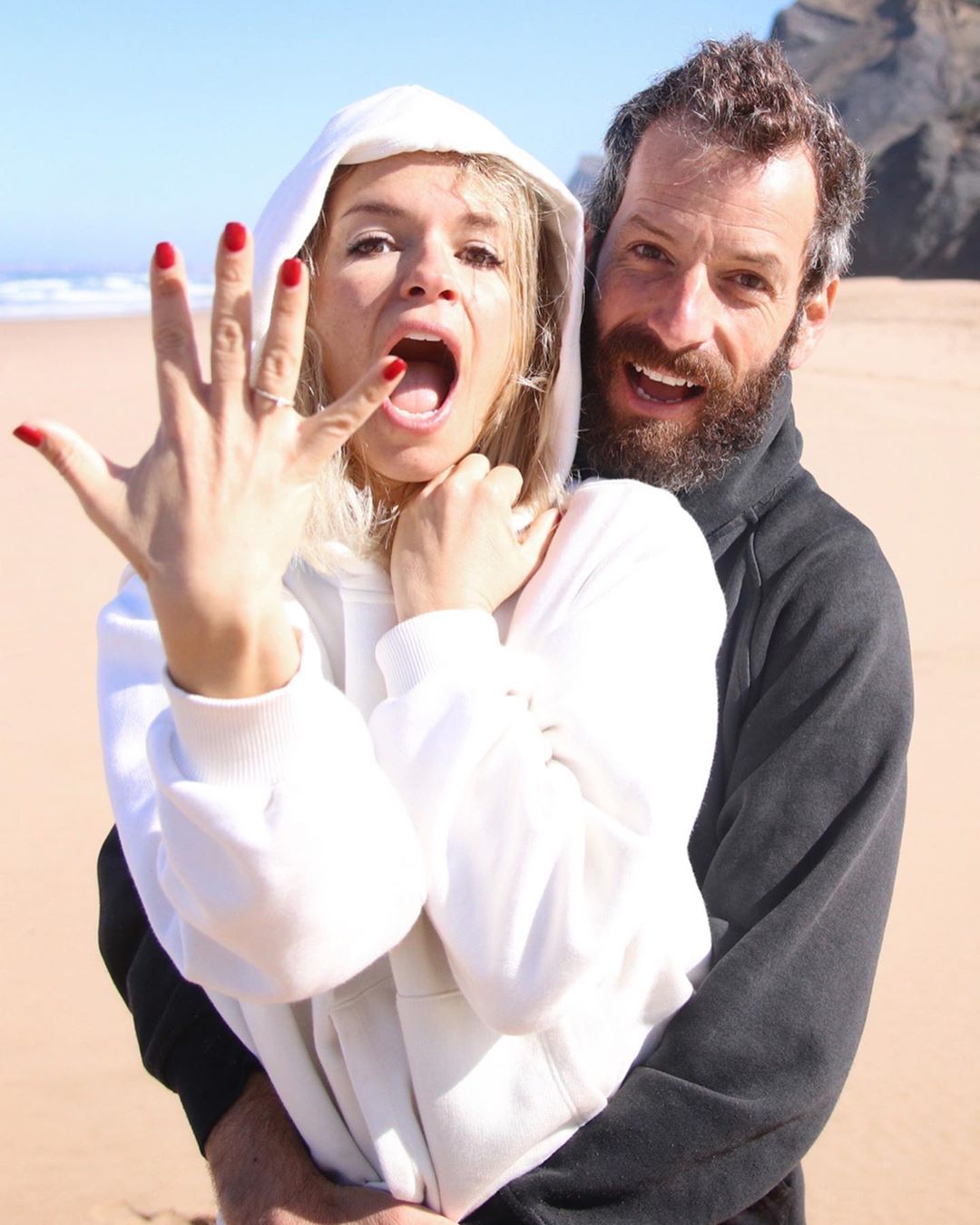 Atriz Madalena Brandão pedida em casamento aos 40 anos