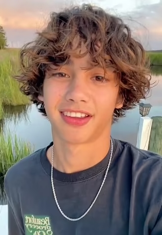 Estrela do TikTok morre aos 16 anos. Causa da morte não é conhecida, mas há rumores de que seria vítima de bullying