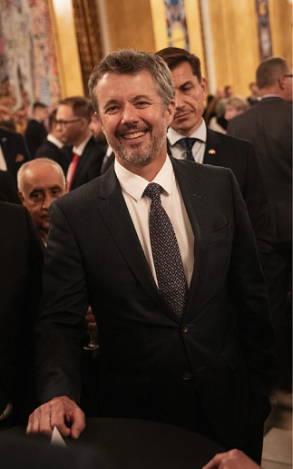 Como o futuro rei da Dinamarca terá usado dinheiro público para encontro com a amante, ex-concorrente do MasterChef