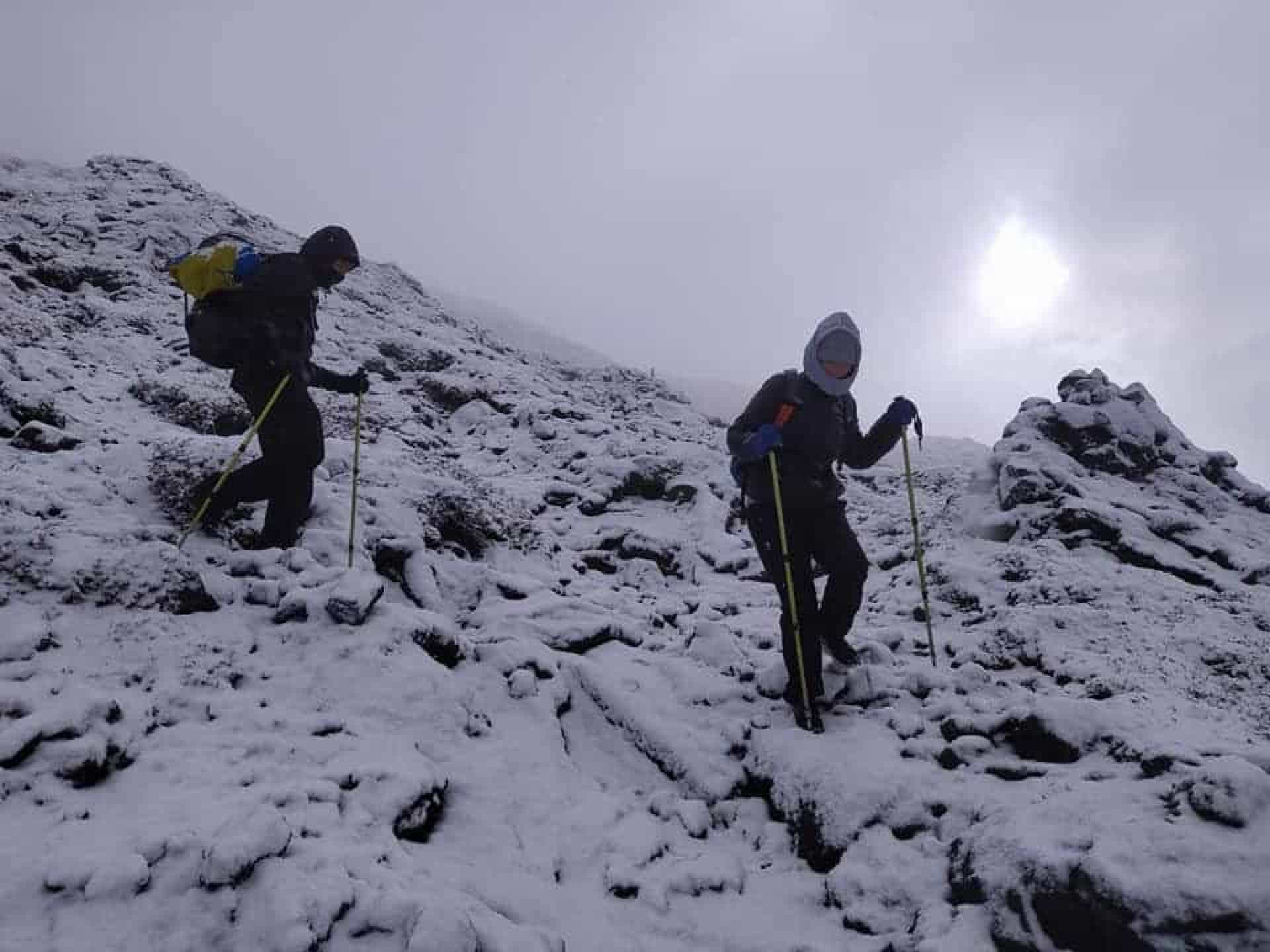Nevou nos Açores em junho e estas imagens (incríveis) provam isso mesmo