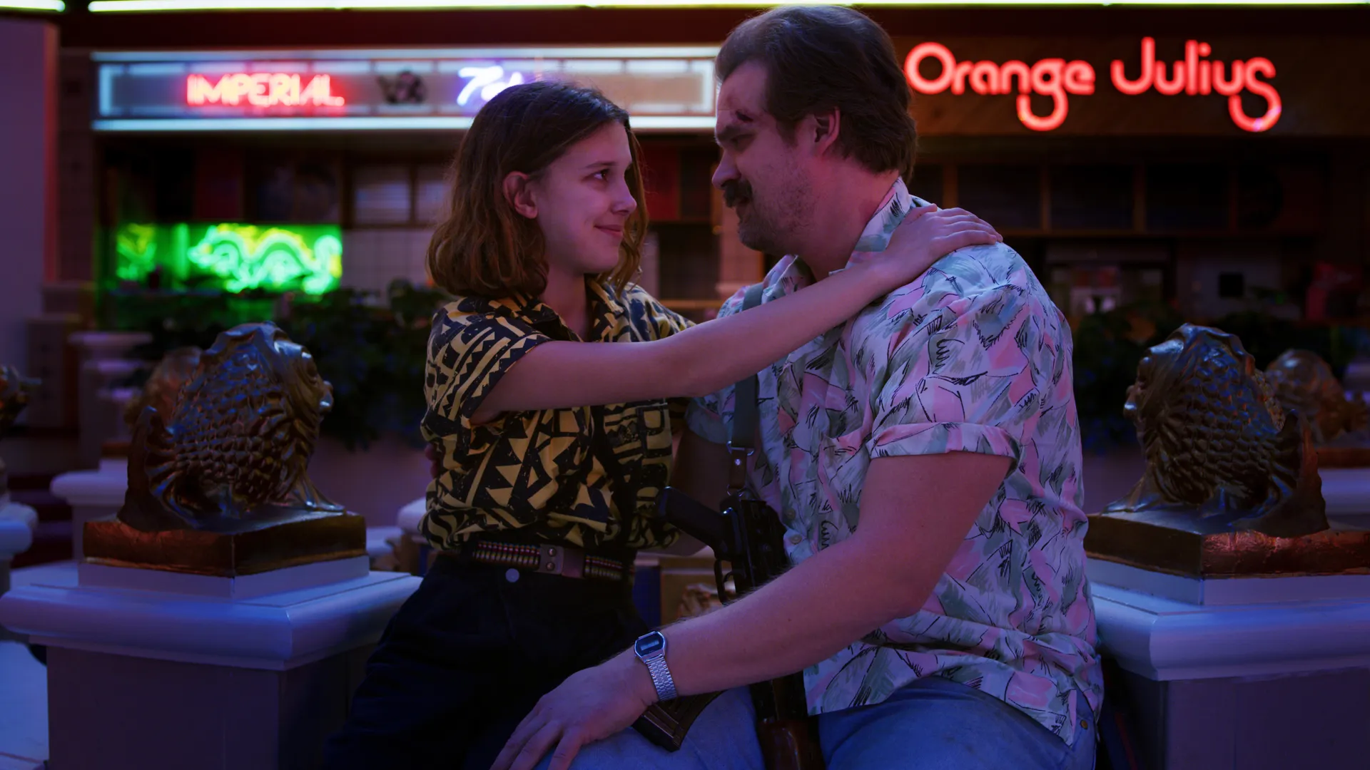 Millie Bobby Brown acusa David Harbour de assédio e intimidação nas filmagens de “Stranger Things”