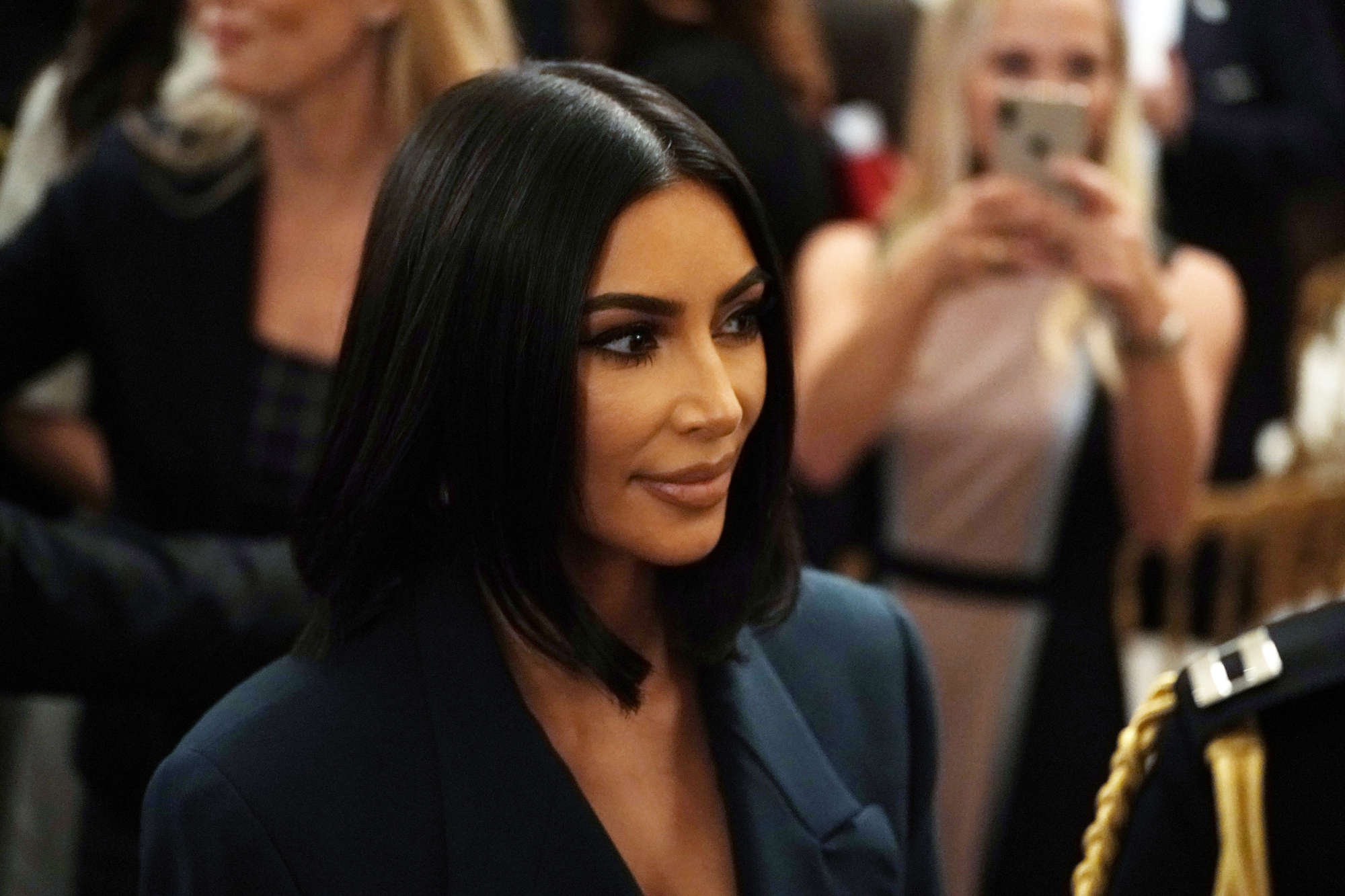 Kim Kardashian nega acusações de apropriação cultural
