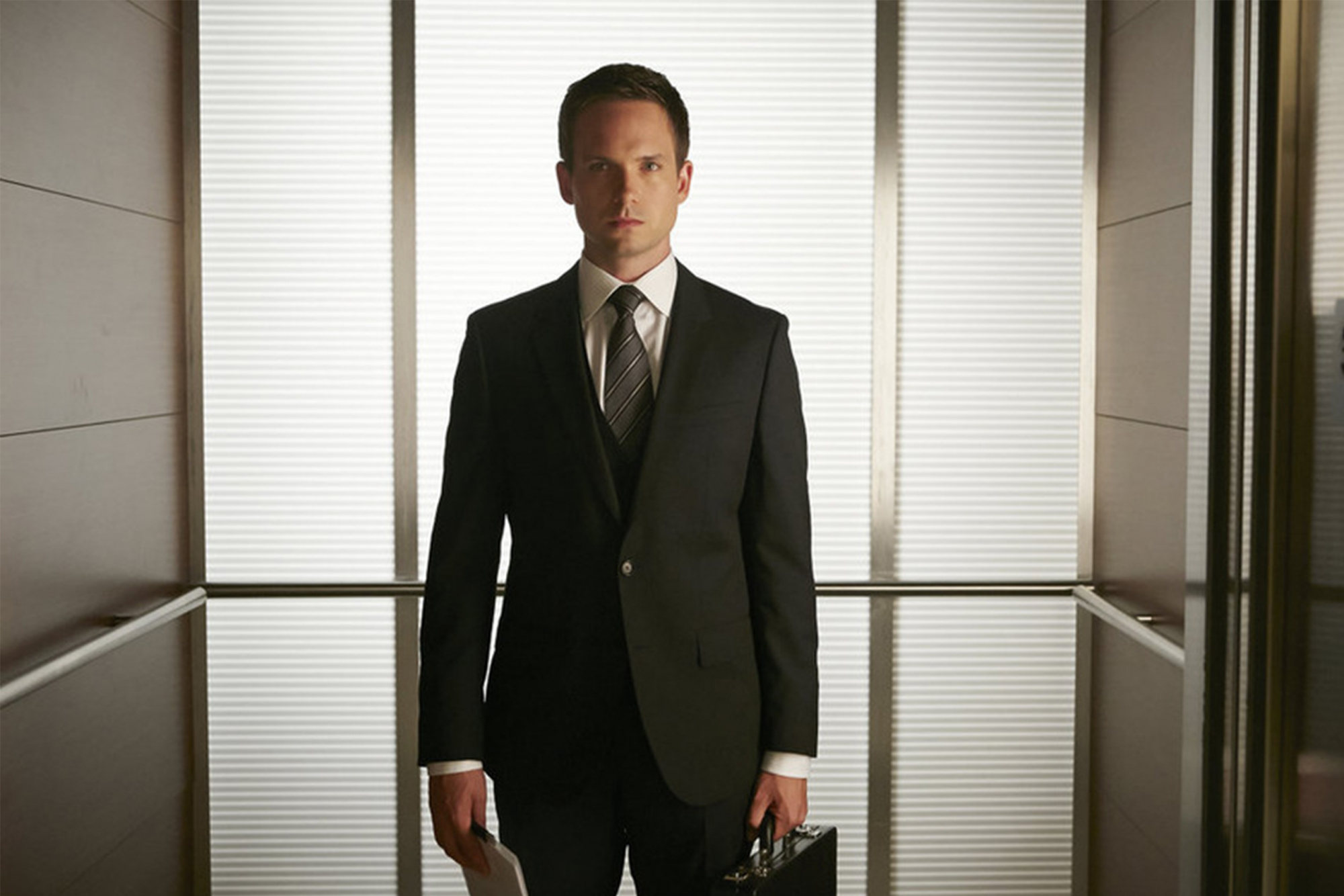 Patrick J. Adams vai voltar para a última temporada de “Suits” — mas só durante um episódio