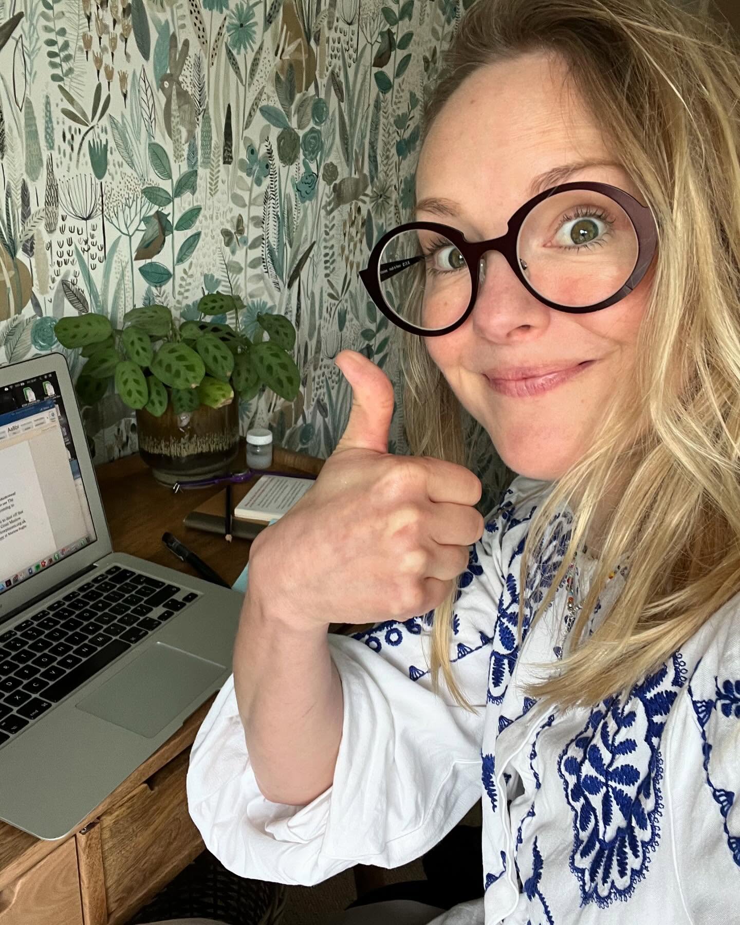 “Jet2 holiday”. Ex-estrela de novelas é a voz do som mais viral do TikTok. Saiba quem é Zoë Lister