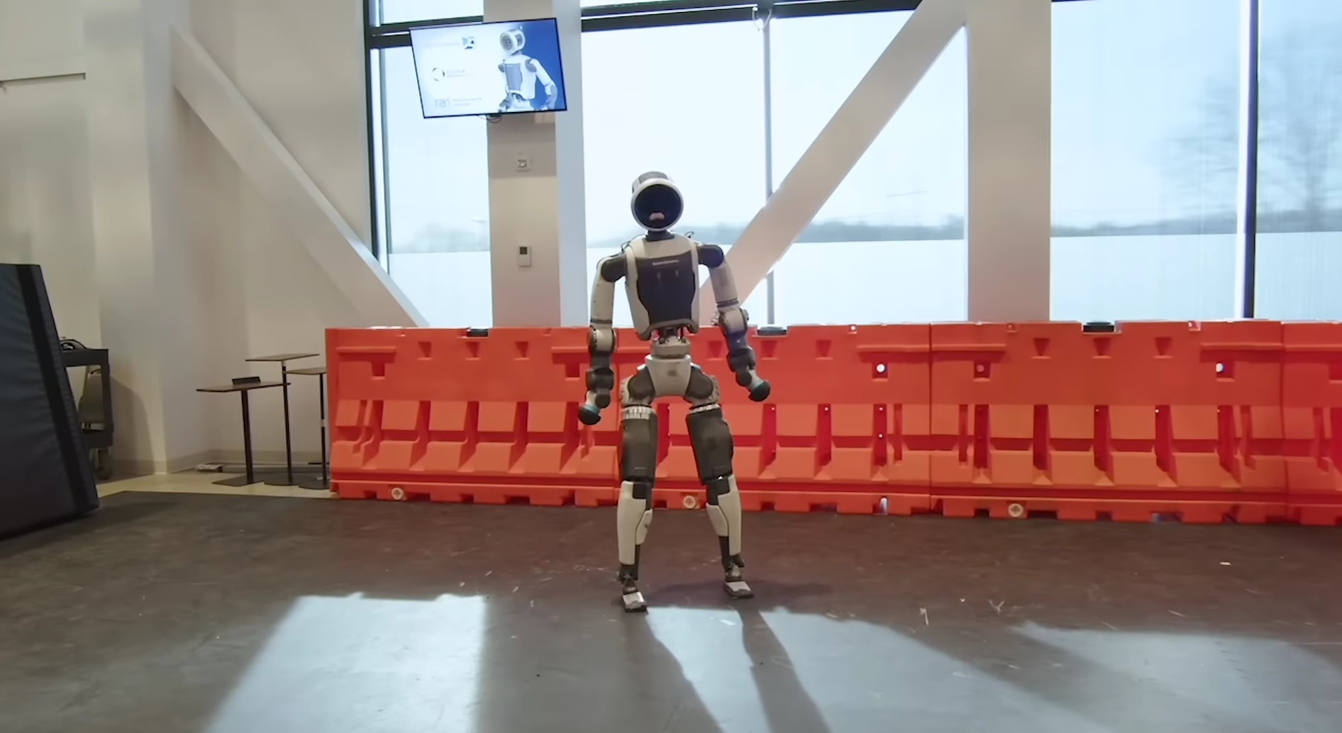 Robot Atlas da Boston Dynamics corre, dança e até faz a roda. Cada vez com mais perícia