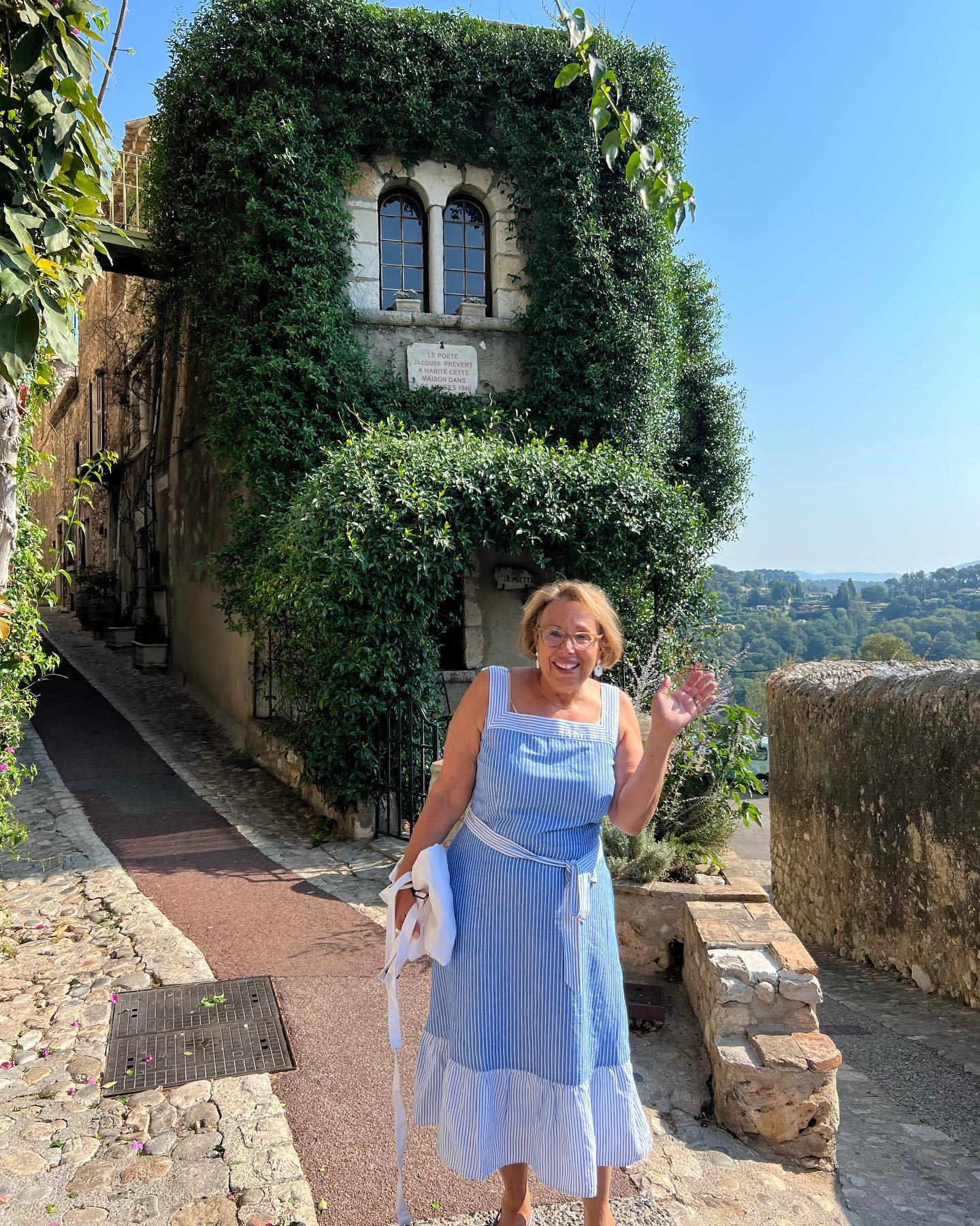 Prestes a regressar a casa após as férias? Esta avó do TikTok dá 3 truques que vão facilitar-lhe a vida