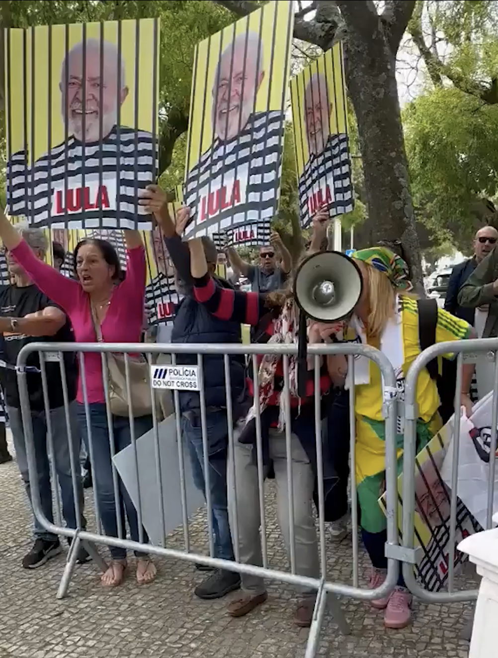 Belém divided: protests mark Lula's visit to Portugal - SAPO