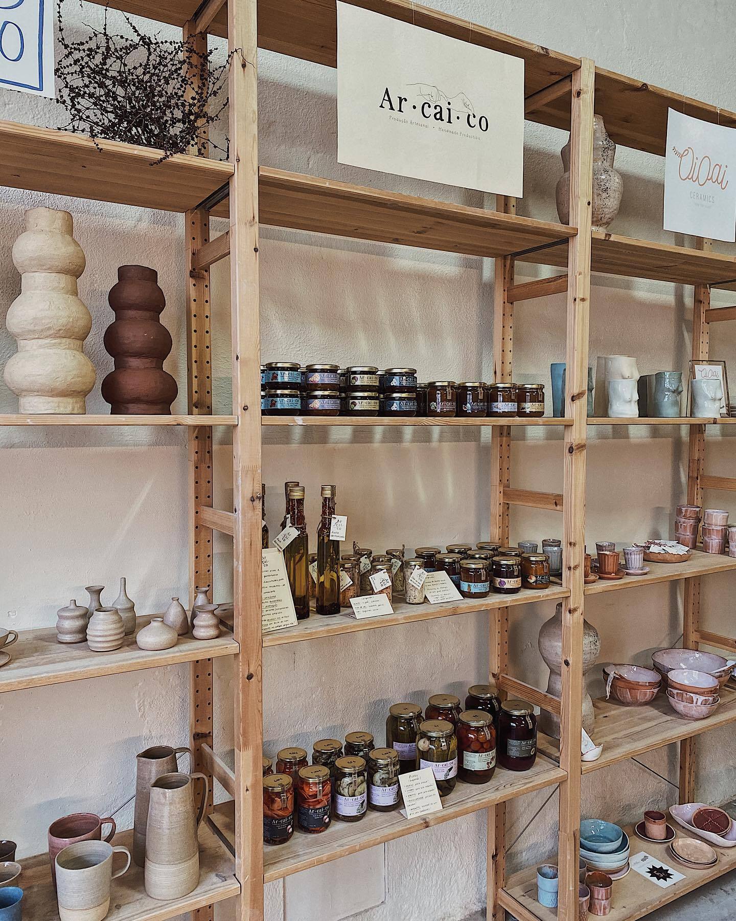 Ela é arquiteta, ele cozinheiro. Juntos, criaram um projeto de duas artes. Conheça o Arcaico