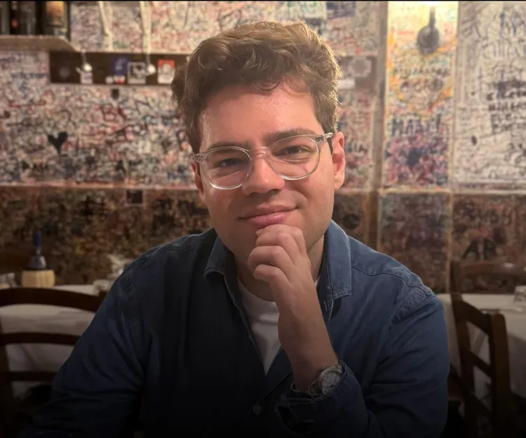 Teve as duas mãos amputadas aos 12 anos. Aos 29, recebeu um transplante. Veja as fotos