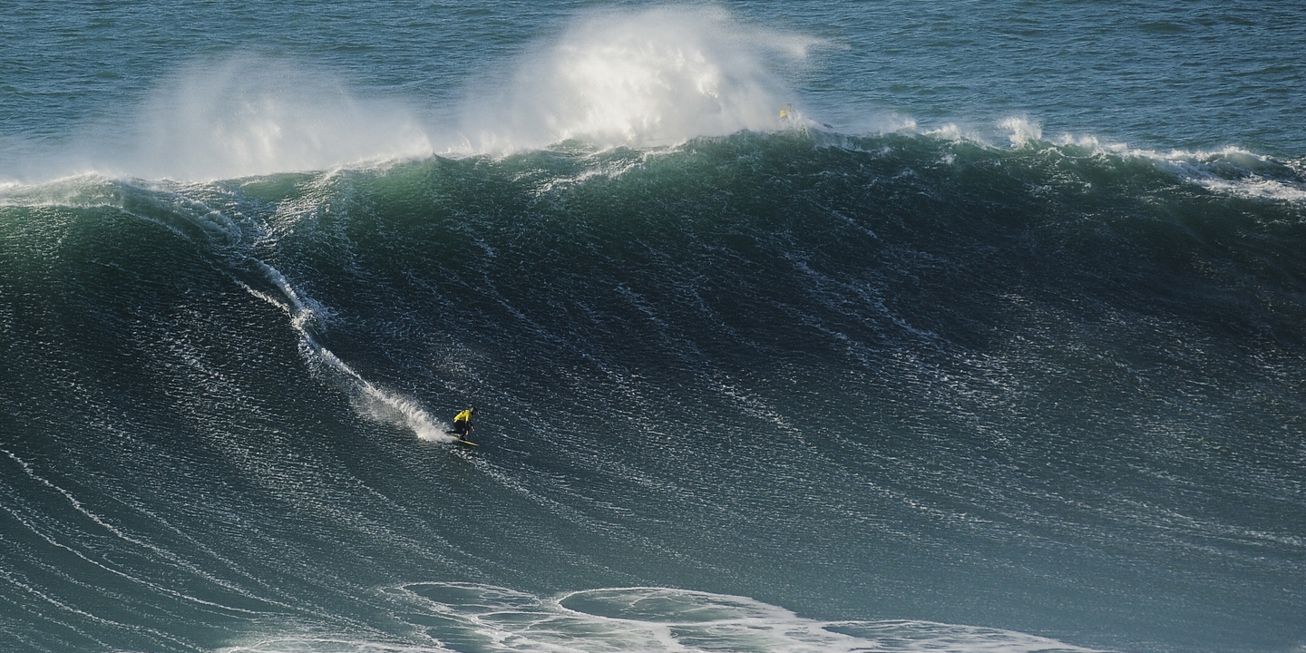 Equipa do português von Rupp lidera primeira sessão na Nazaré