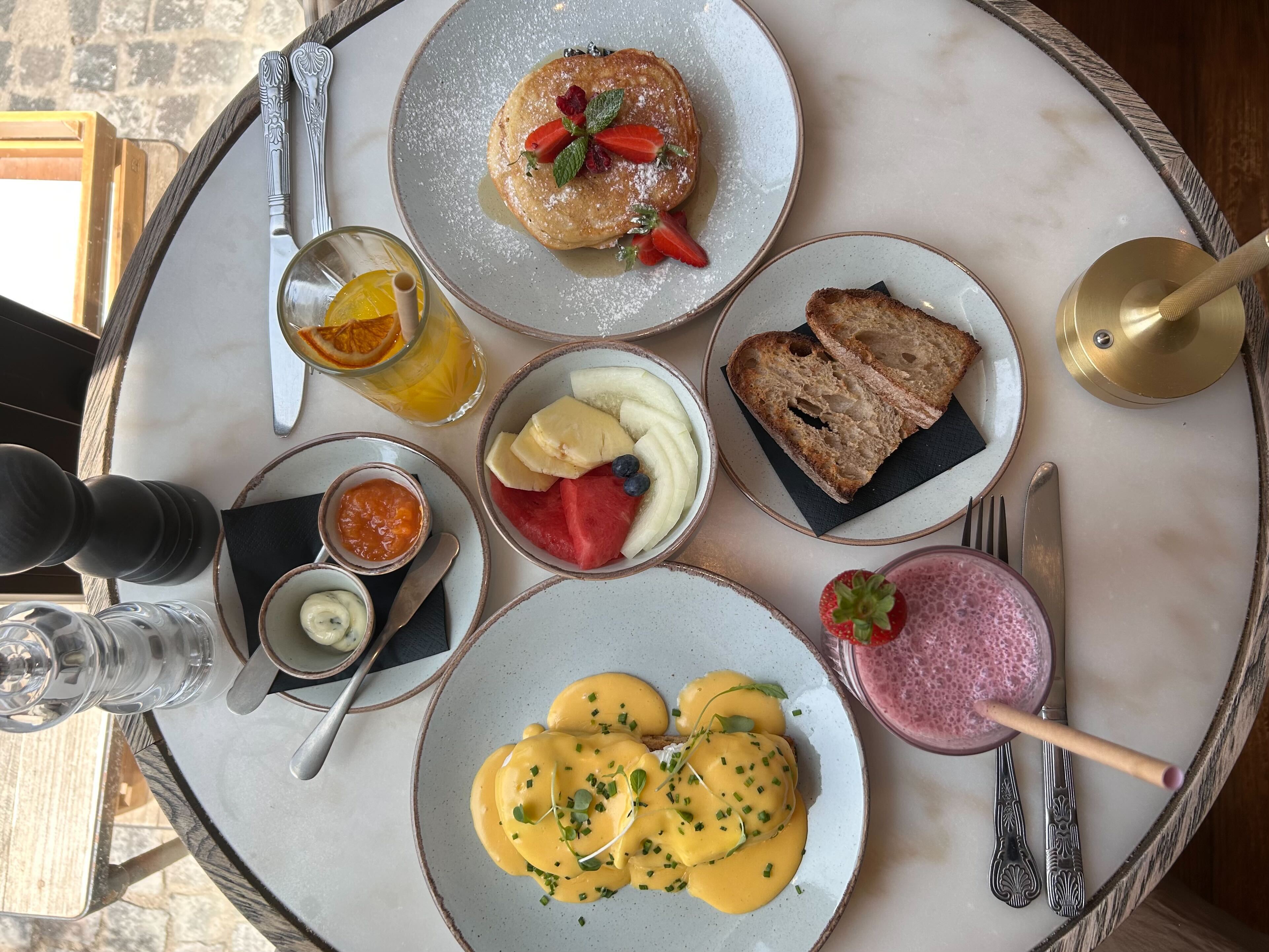 Panquecas e ovos com fartura. Comemos o brunch do Delfina Café e voltávamos já no próximo fim de semana